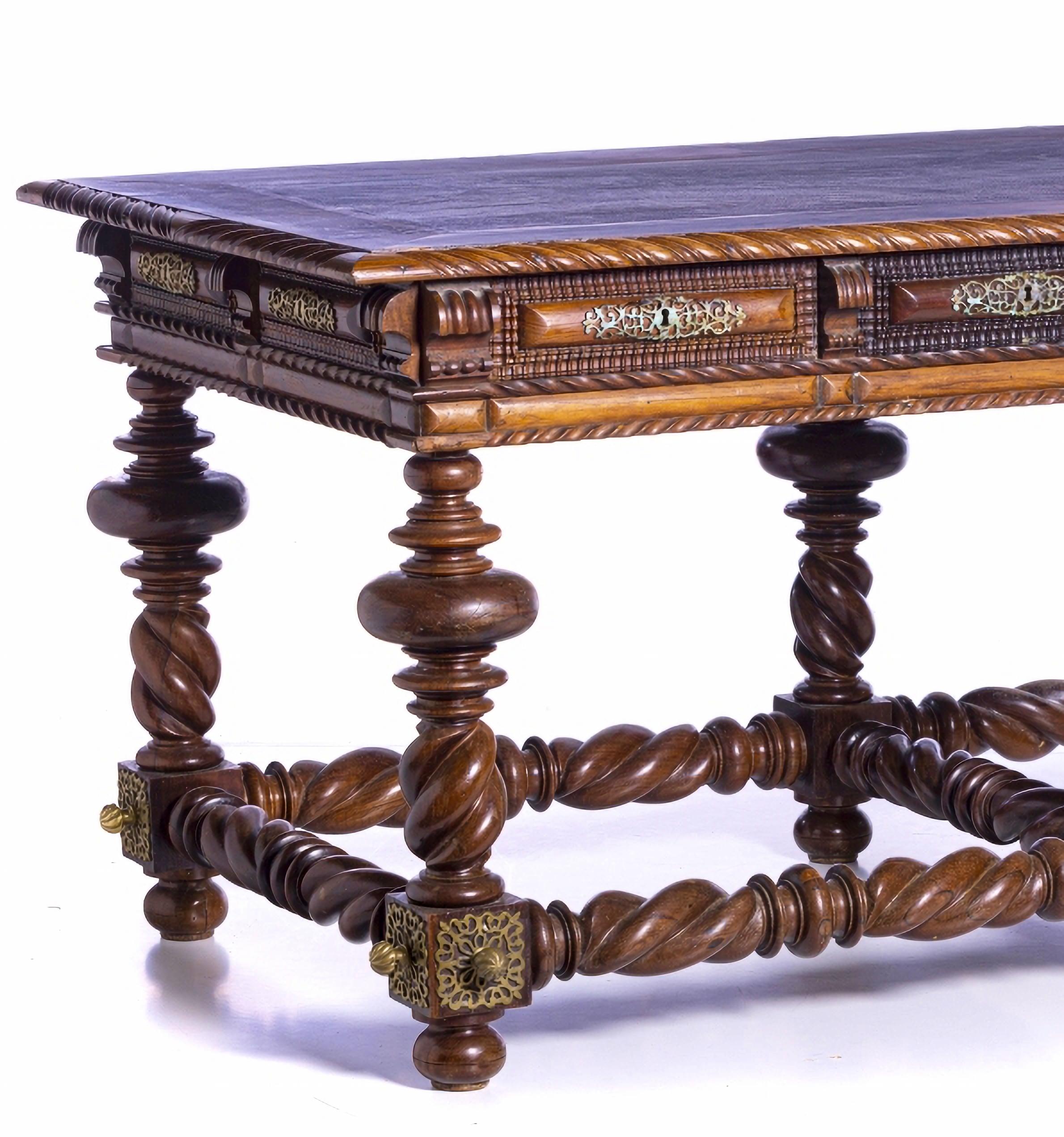 Hand-Crafted Important Large Portuguese Buffet Table 17th Century