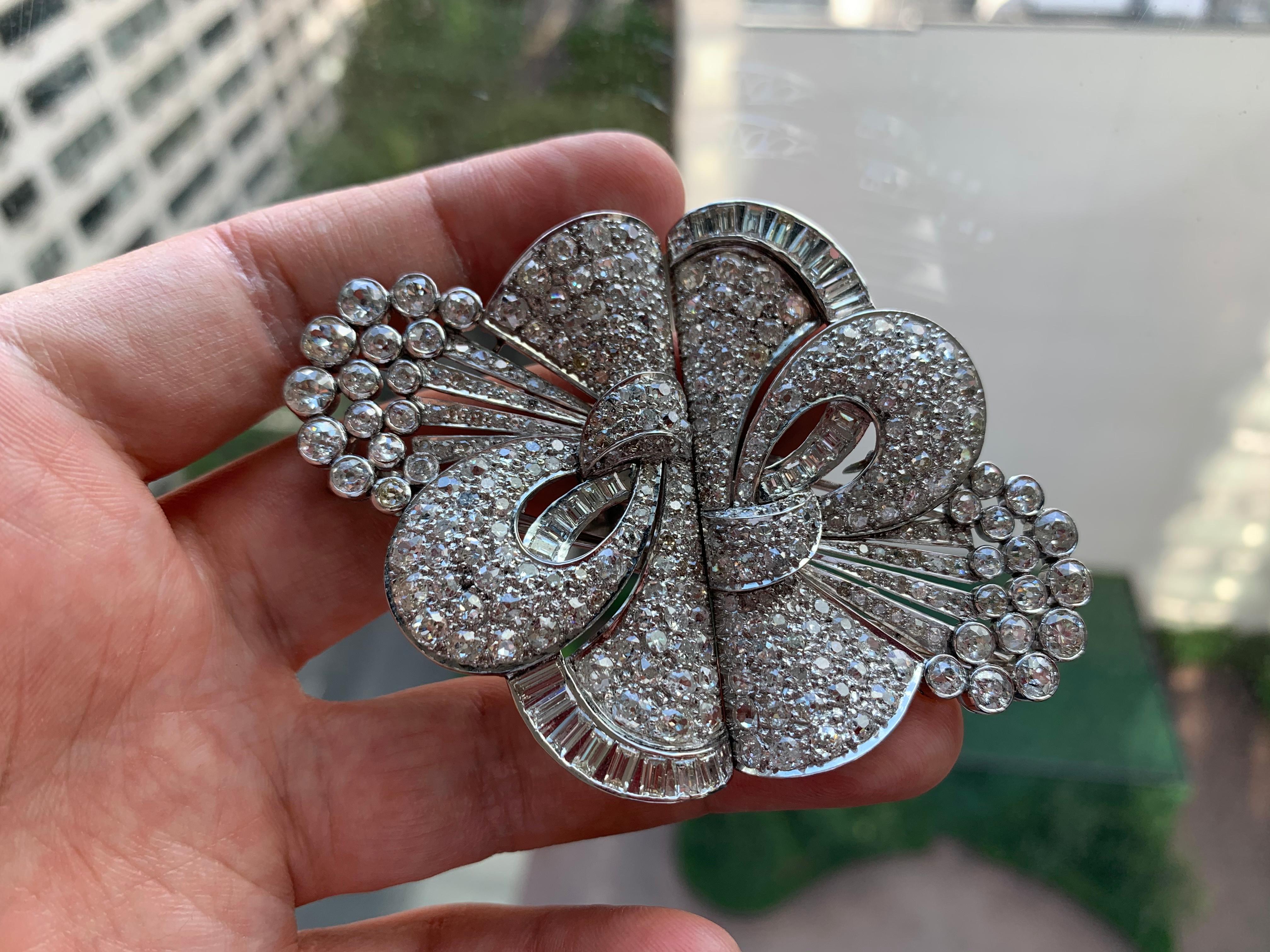 Important Large Size Art Deco Diamond Double Clip Brooch In Excellent Condition For Sale In New York, NY