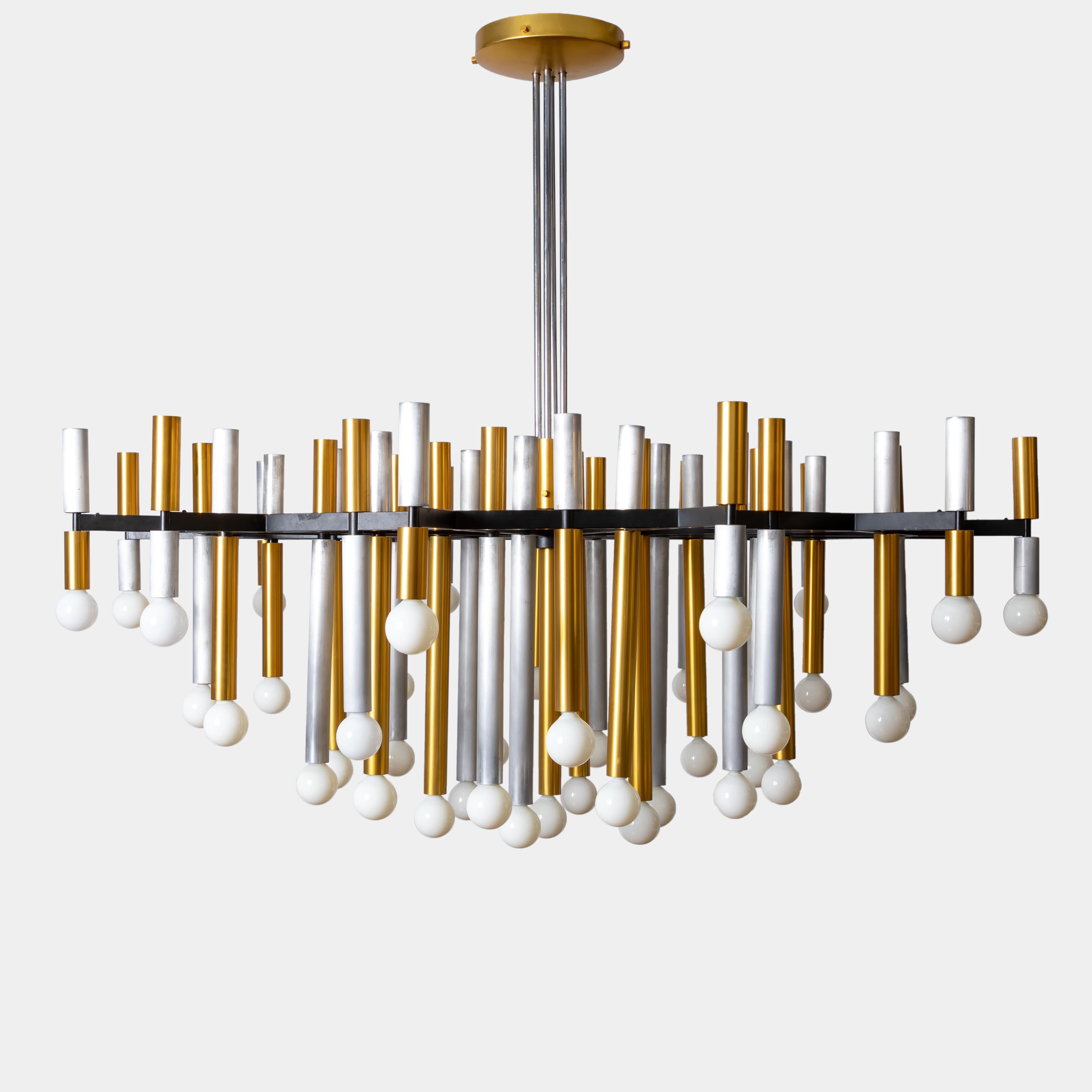 Important large 43-light Stilnovo chandelier, model 1155/43, with alternating brass and aluminum tubular arms suspended from black enameled aluminum structure, Italy, circa 1955. There are two tiers of brass and aluminum tubes separated by the