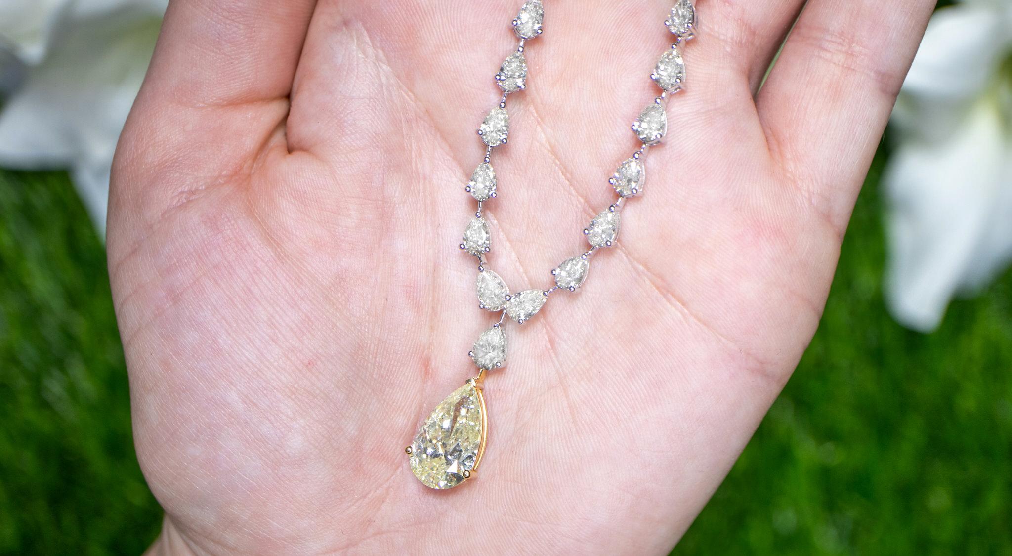 Important Light Yellow Pear Diamond Pendant Necklace 10.6 Carats Total 18K Gold In Excellent Condition For Sale In Laguna Niguel, CA