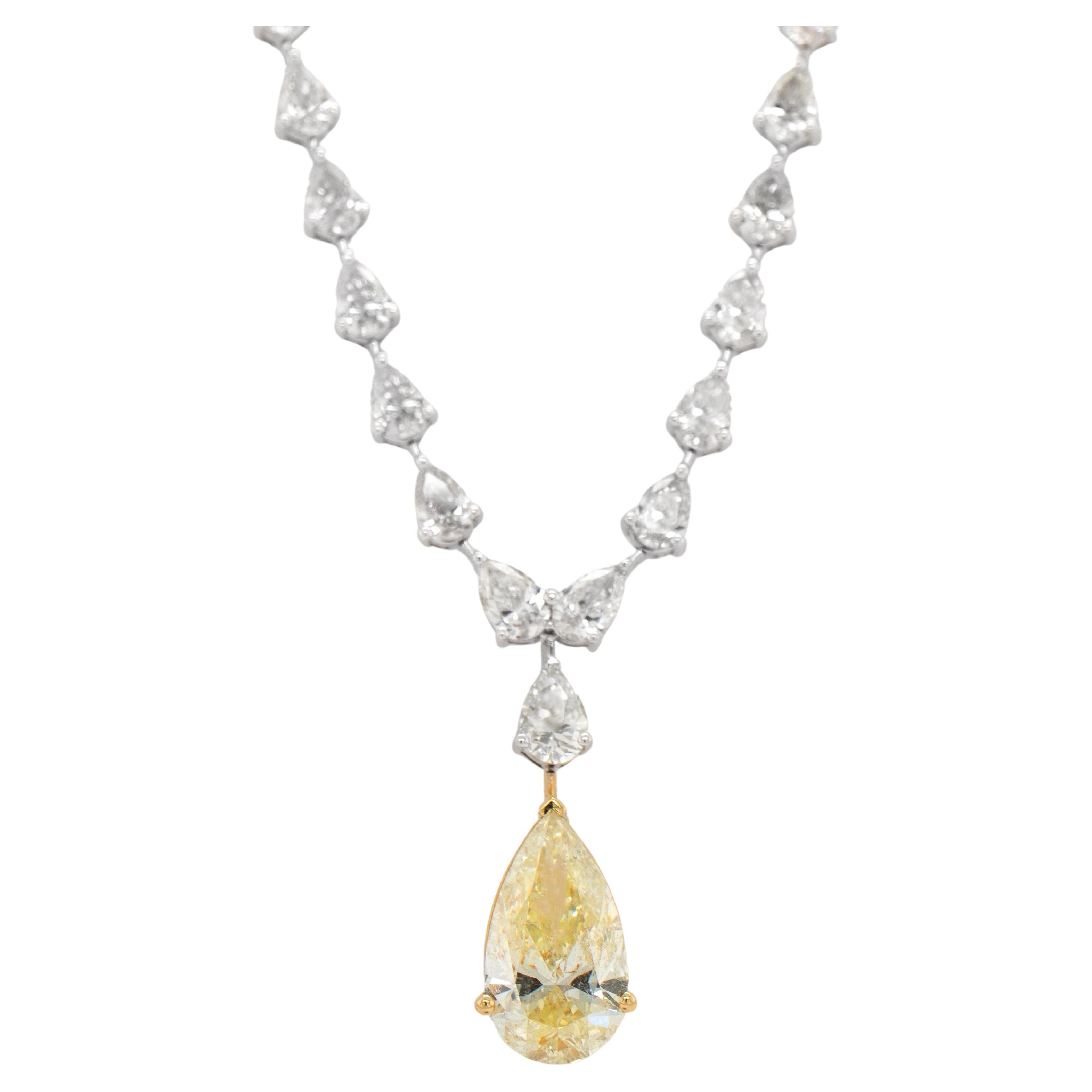 Important Light Yellow Pear Diamond Pendant Necklace 10.6 Carats Total 18K Gold For Sale