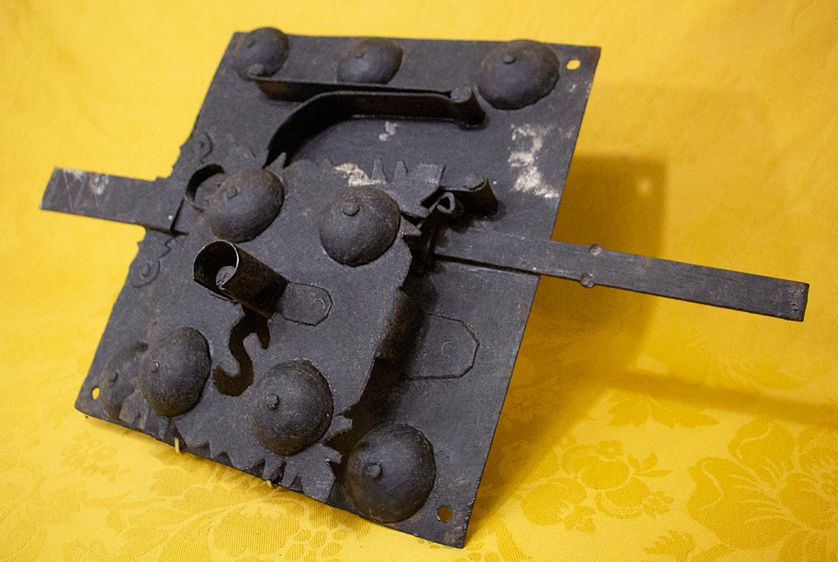 Very large lock mechanism in forged iron and handcut, formerly painted black. All the elements are riveted, some rivets are extensions of the cups
This lock most likely comes from a church or castle door.
Very interesting work of craftsman from