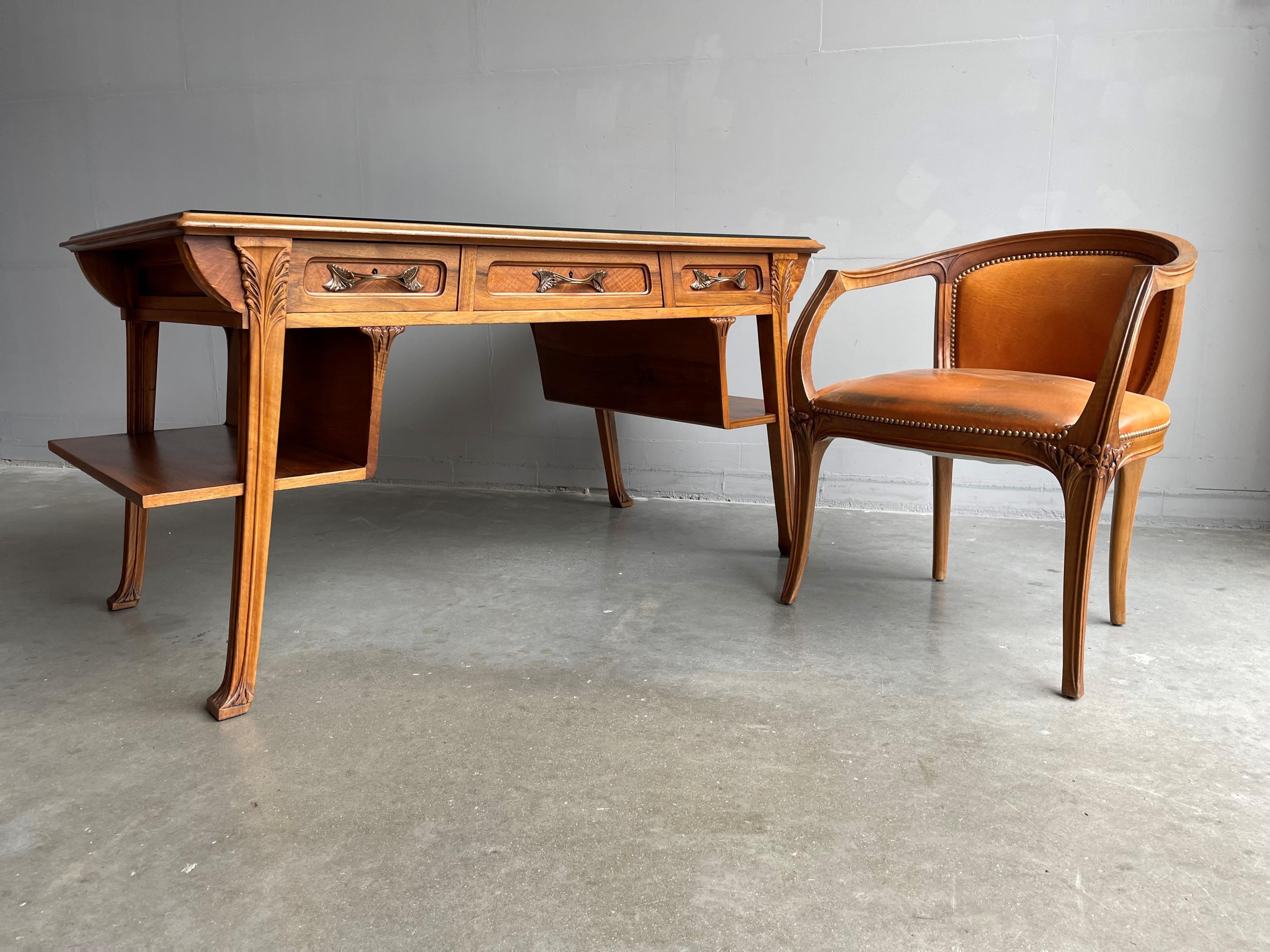 Wichtiger Louis Majorelle Jugendstil-Schreibtisch und -Stuhl, Bücherregal und Aktenschrank (Handgeschnitzt) im Angebot