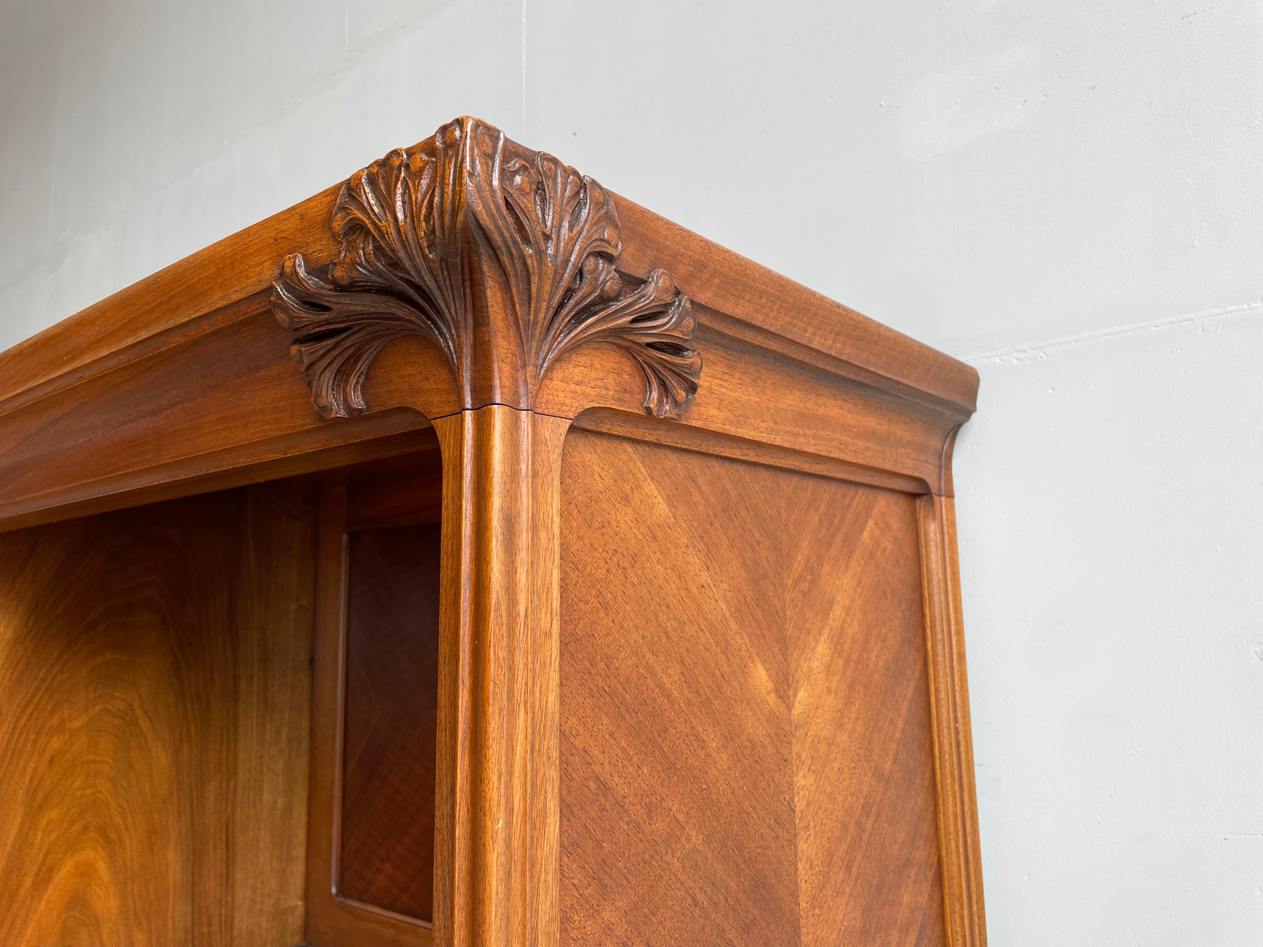 Wichtiger Louis Majorelle Art Nouveau Filing-Schrank, Bücherregal, Schreibtisch und Stuhl (Handgeschnitzt)