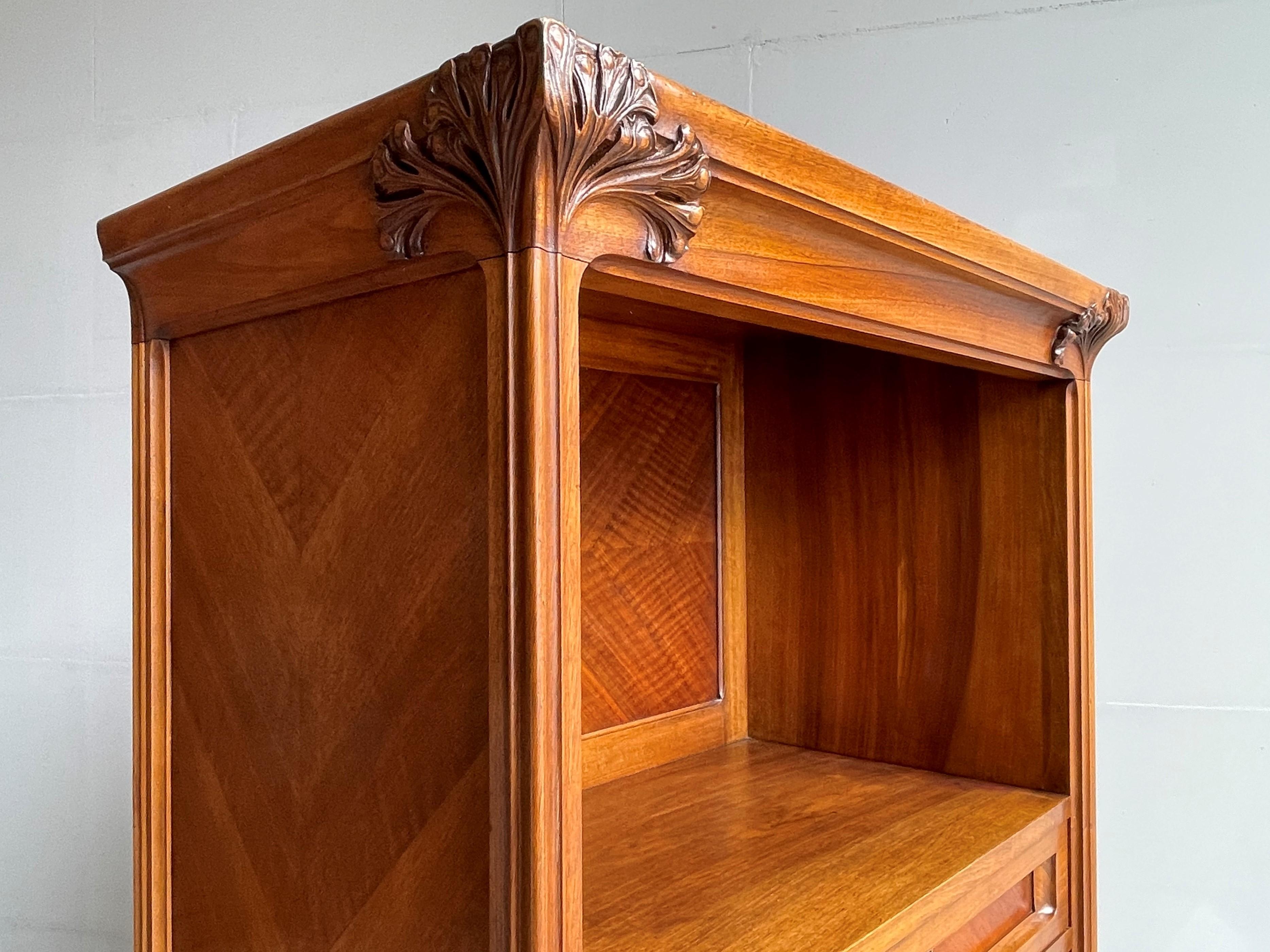 Wichtiger Louis Majorelle Art Nouveau Filing-Schrank, Bücherregal, Schreibtisch und Stuhl (Messing) im Angebot