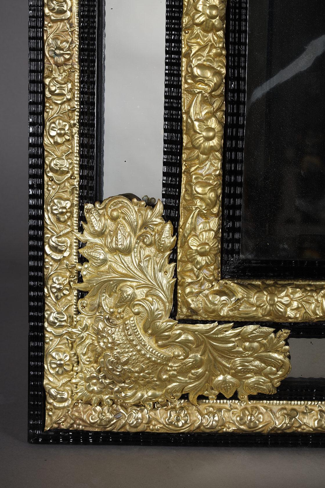 Important Louis XIV Style Miror with Parecloses In Good Condition For Sale In Paris, FR