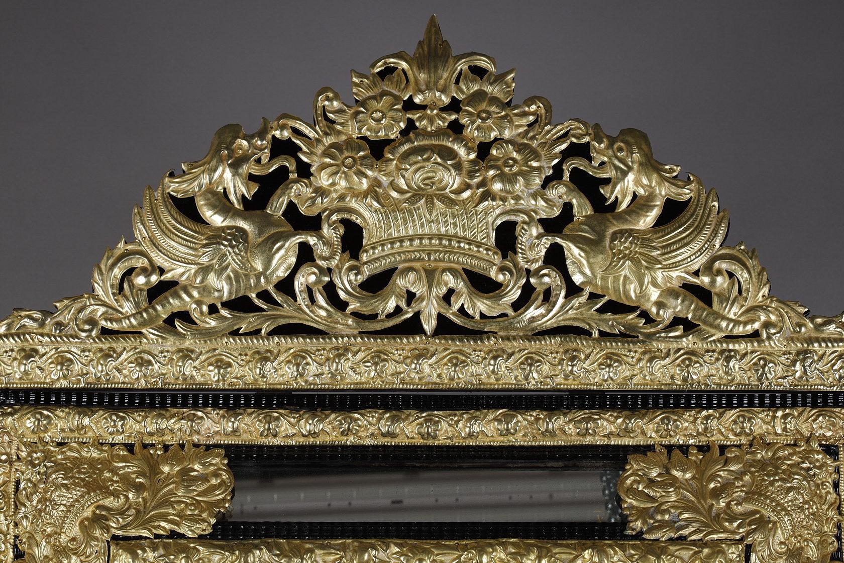 Miror im Louis XIV.-Stil mit Klappverschlüssen (Kupfer) im Angebot