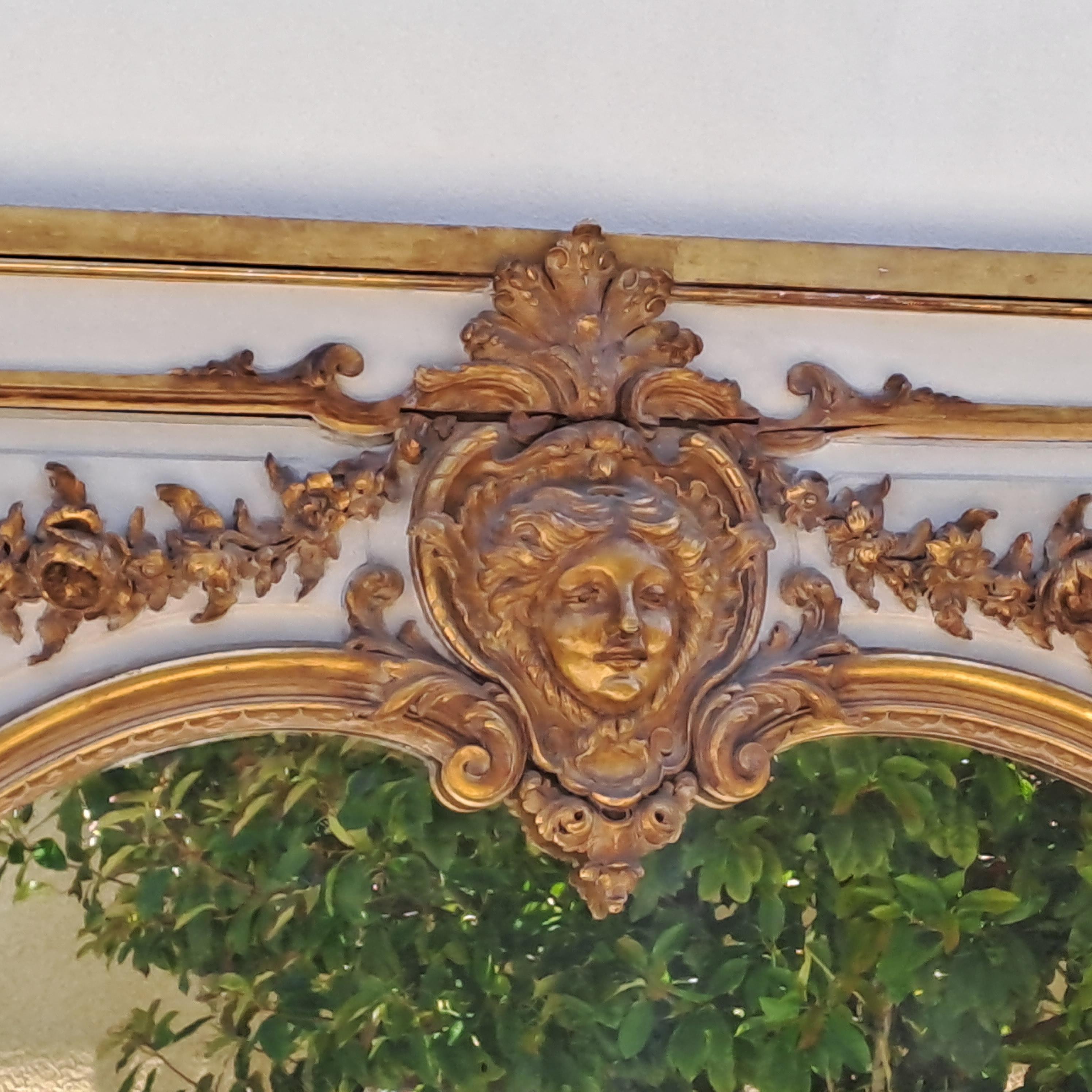 Bedeutendes Trumeau im Louis XIV.-Stil aus lackiertem und vergoldetem Holz (Vergoldet) im Angebot