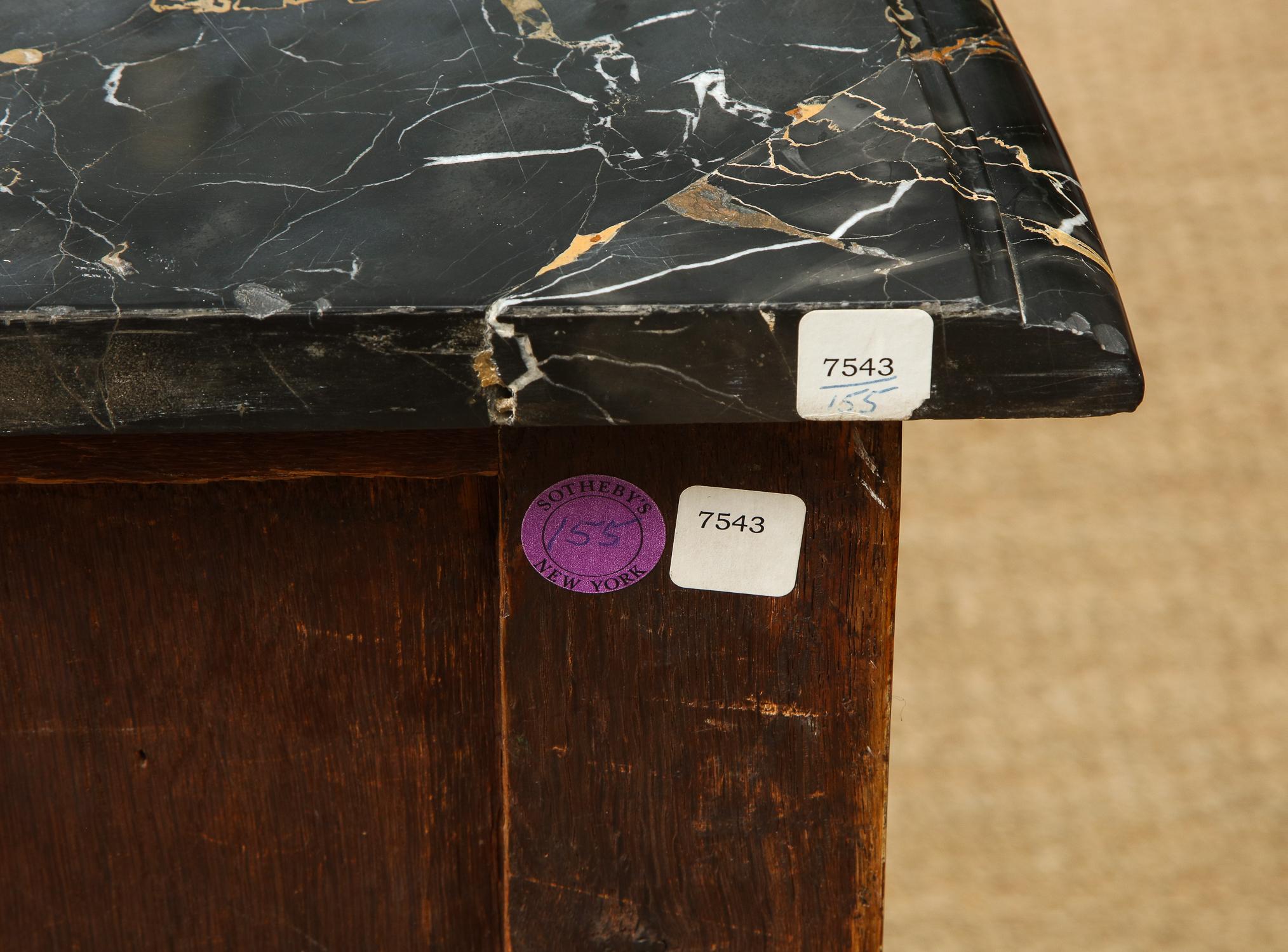 Importante commode Louis XV en bois de violette incrusté de Pierre Migeon en vente 11