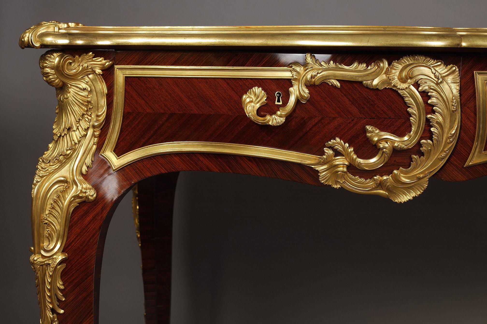 Important Louis XV Style Bureau Plat Attributed to G. Durand, France, Circa 1880 In Good Condition For Sale In PARIS, FR