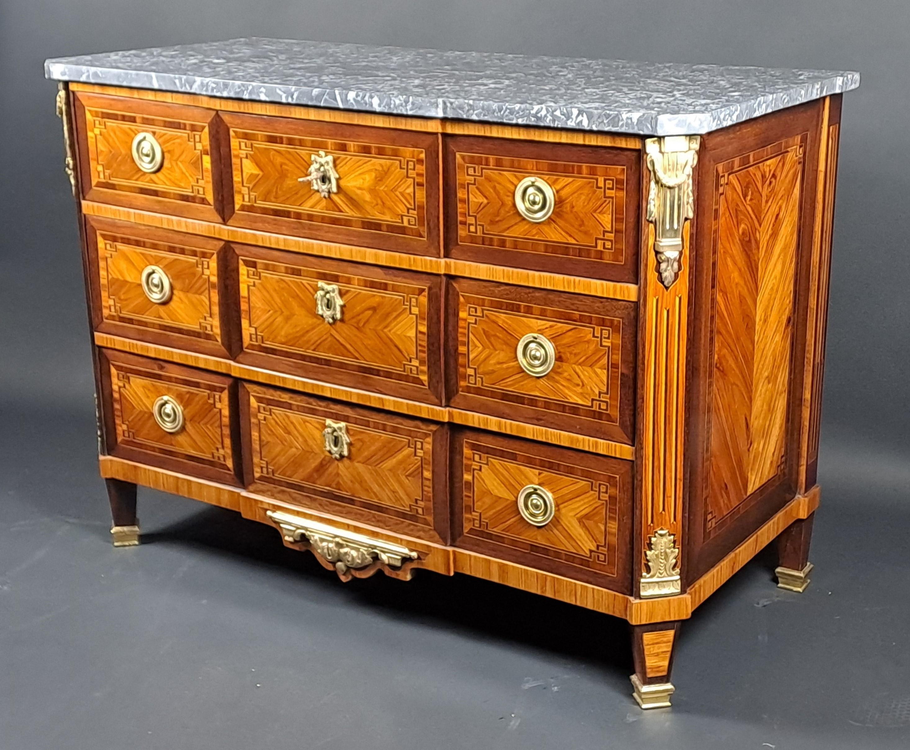Dorato Importante commode in stile greco Luigi XVI con timbro MF Roht e JME in vendita