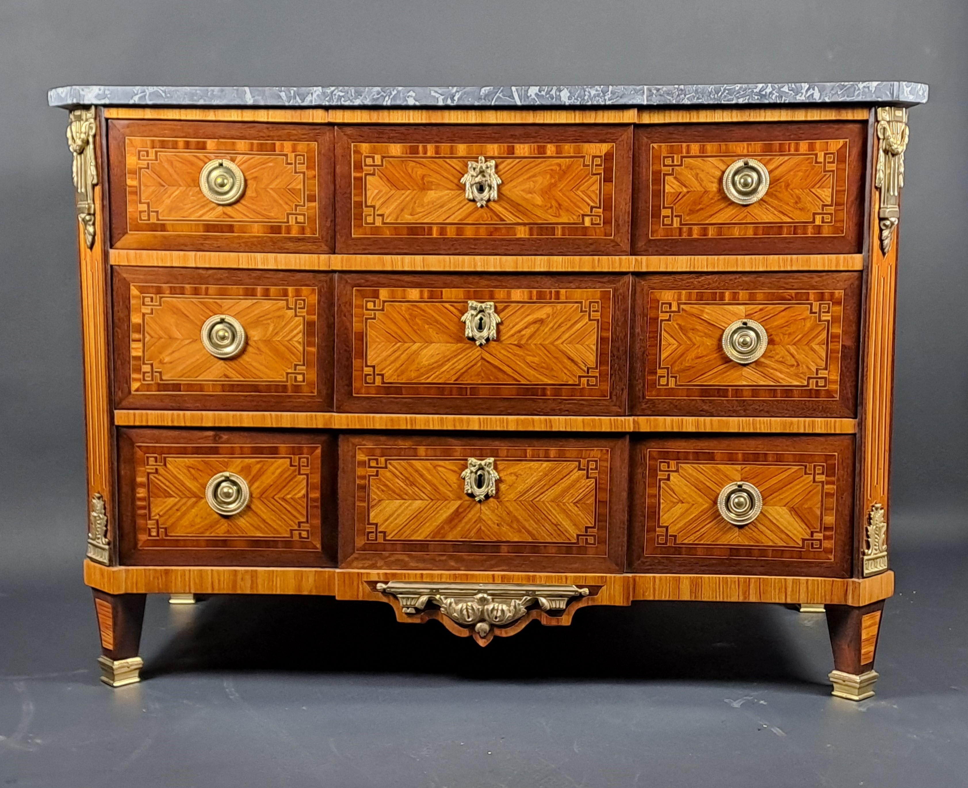 Importante commode in stile greco Luigi XVI con timbro MF Roht e JME In condizioni buone in vendita a BARSAC, FR