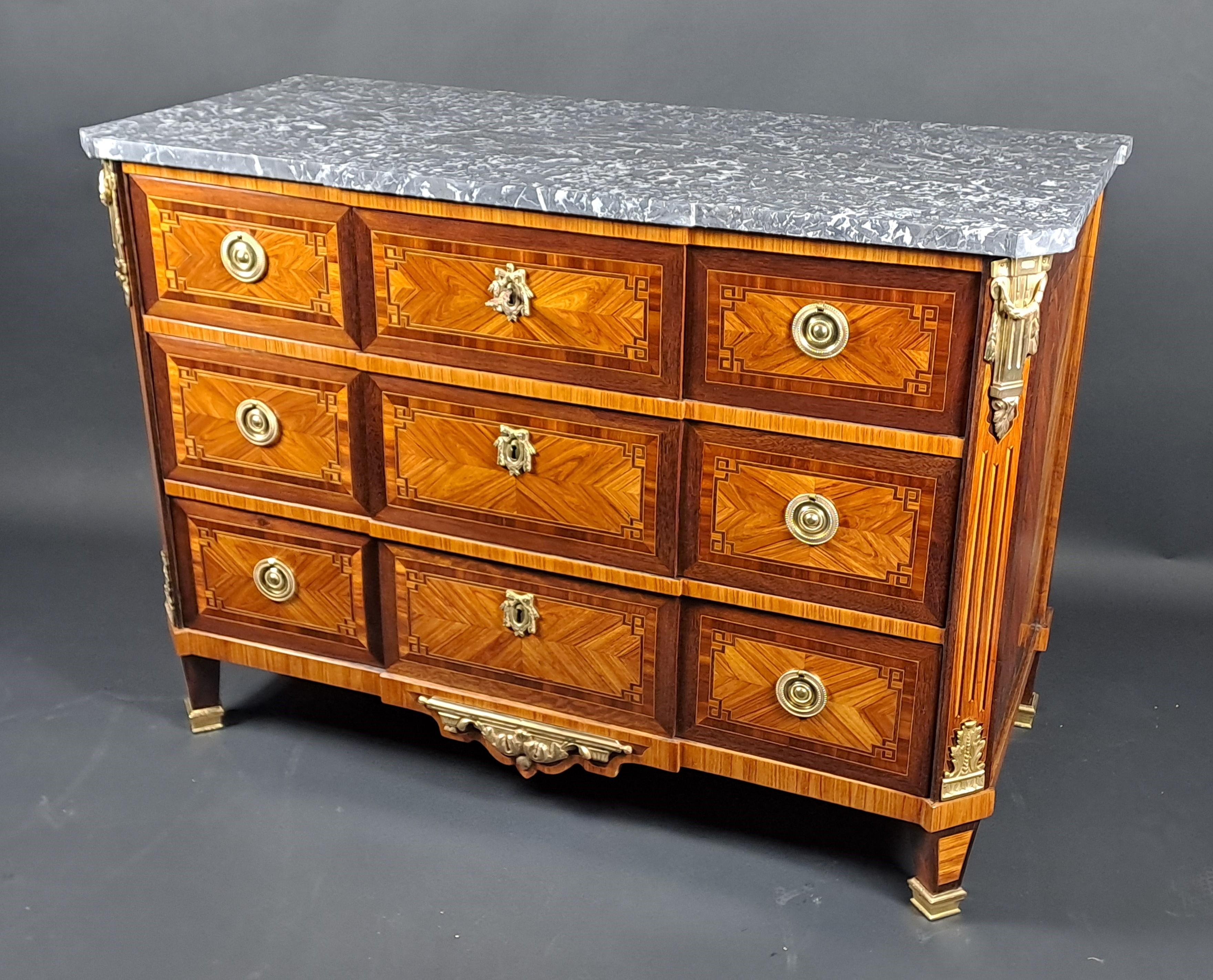 Importante commode in stile greco Luigi XVI con timbro MF Roht e JME in vendita 1