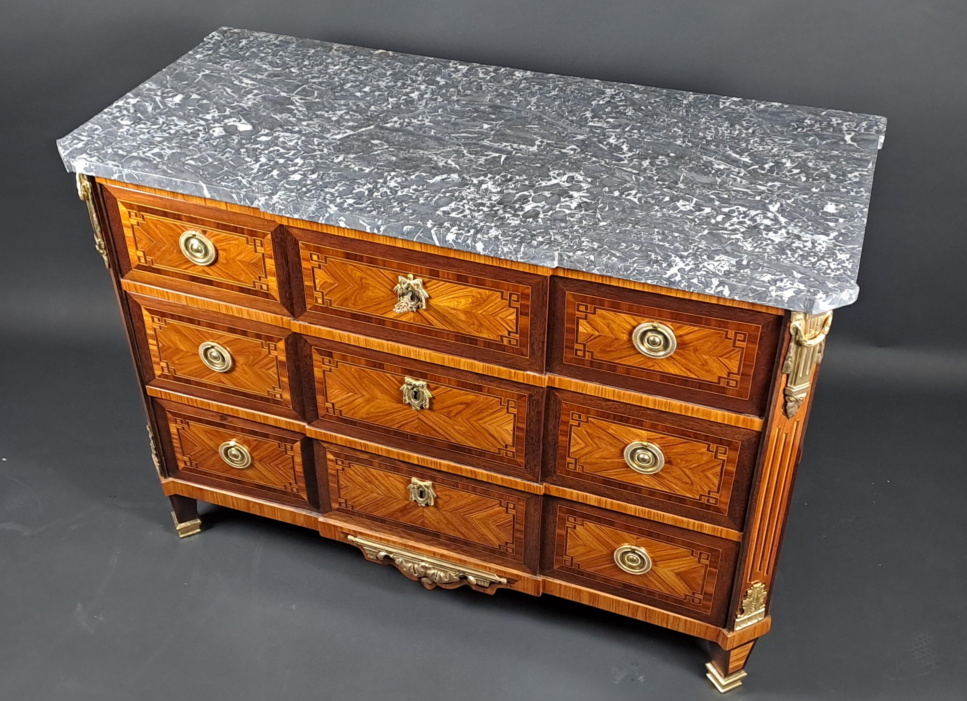 Importante commode in stile greco Luigi XVI con timbro MF Roht e JME in vendita 2