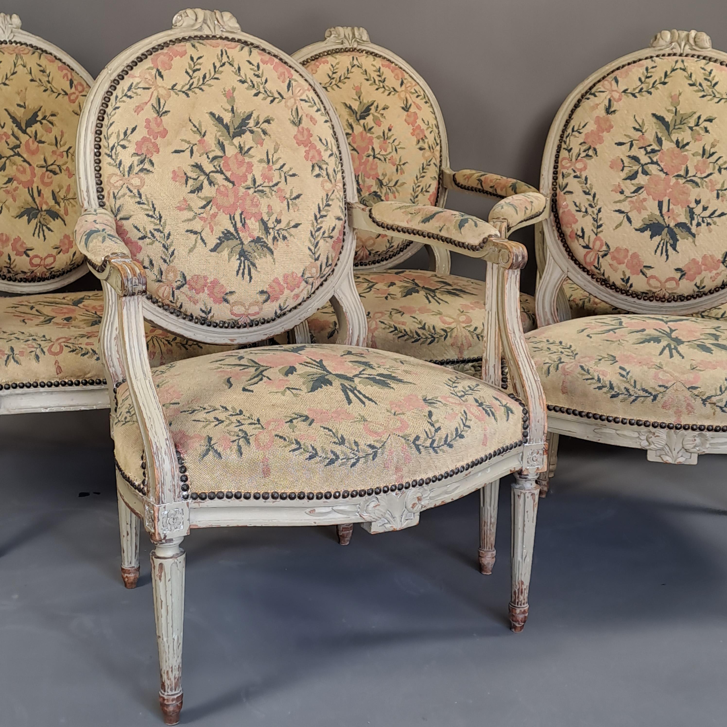 Important Louis XVI Salon in Lacquered Wood and Tapestry, 7 Pieces 1