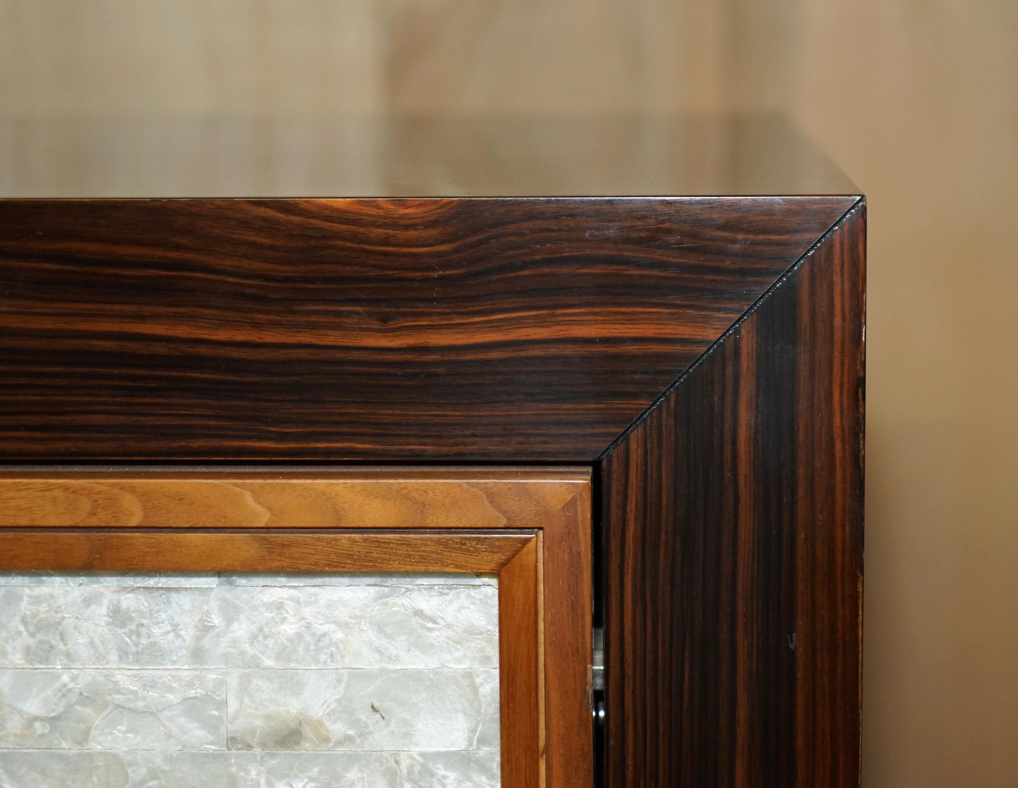 Européen Important Macassar Ebony Mother of Pearl Glass Shelf Cupboard Cabinet Shelves en vente
