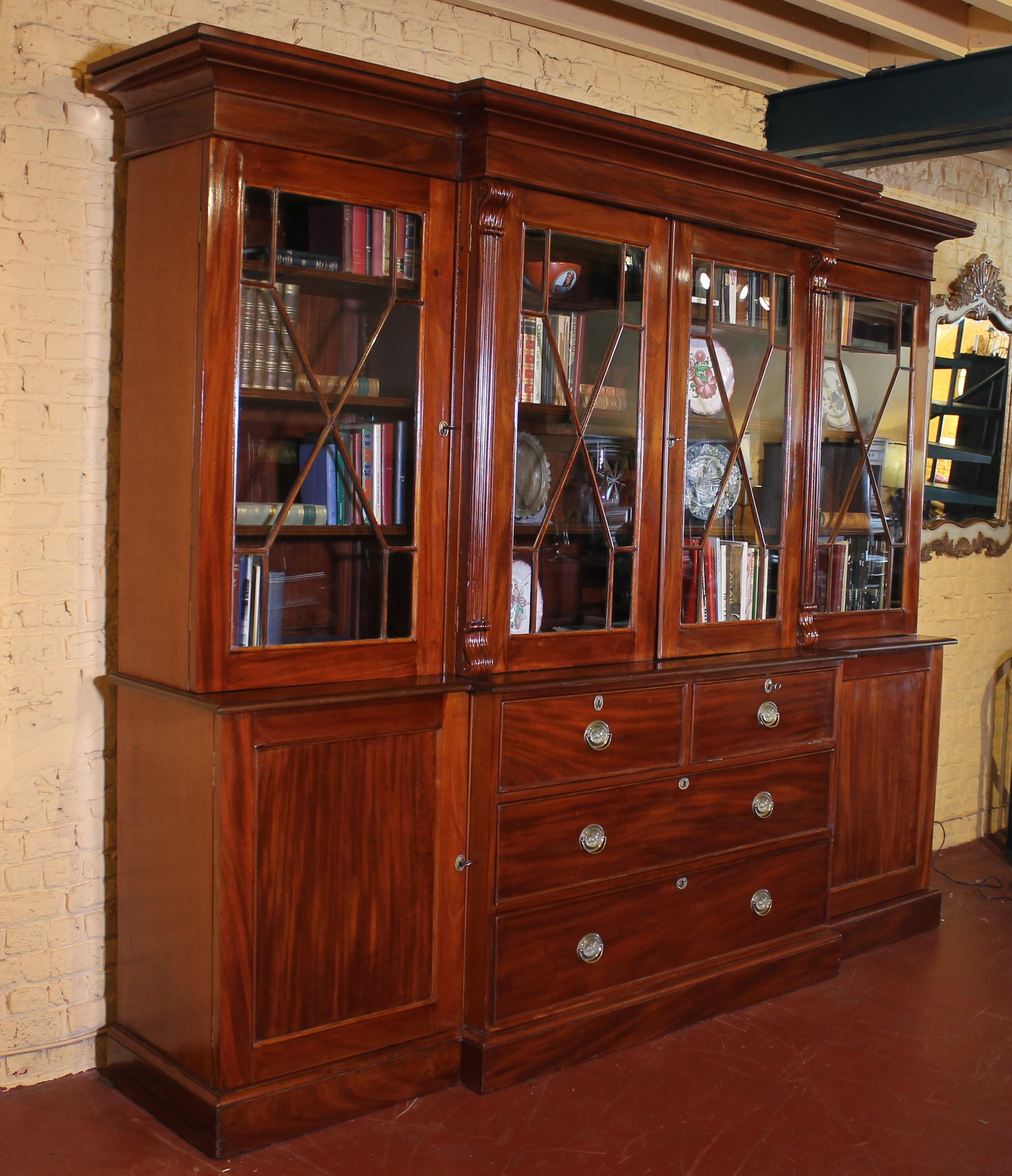 Important Mahogany Library Bookcase From The 19th Century From England For Sale 6