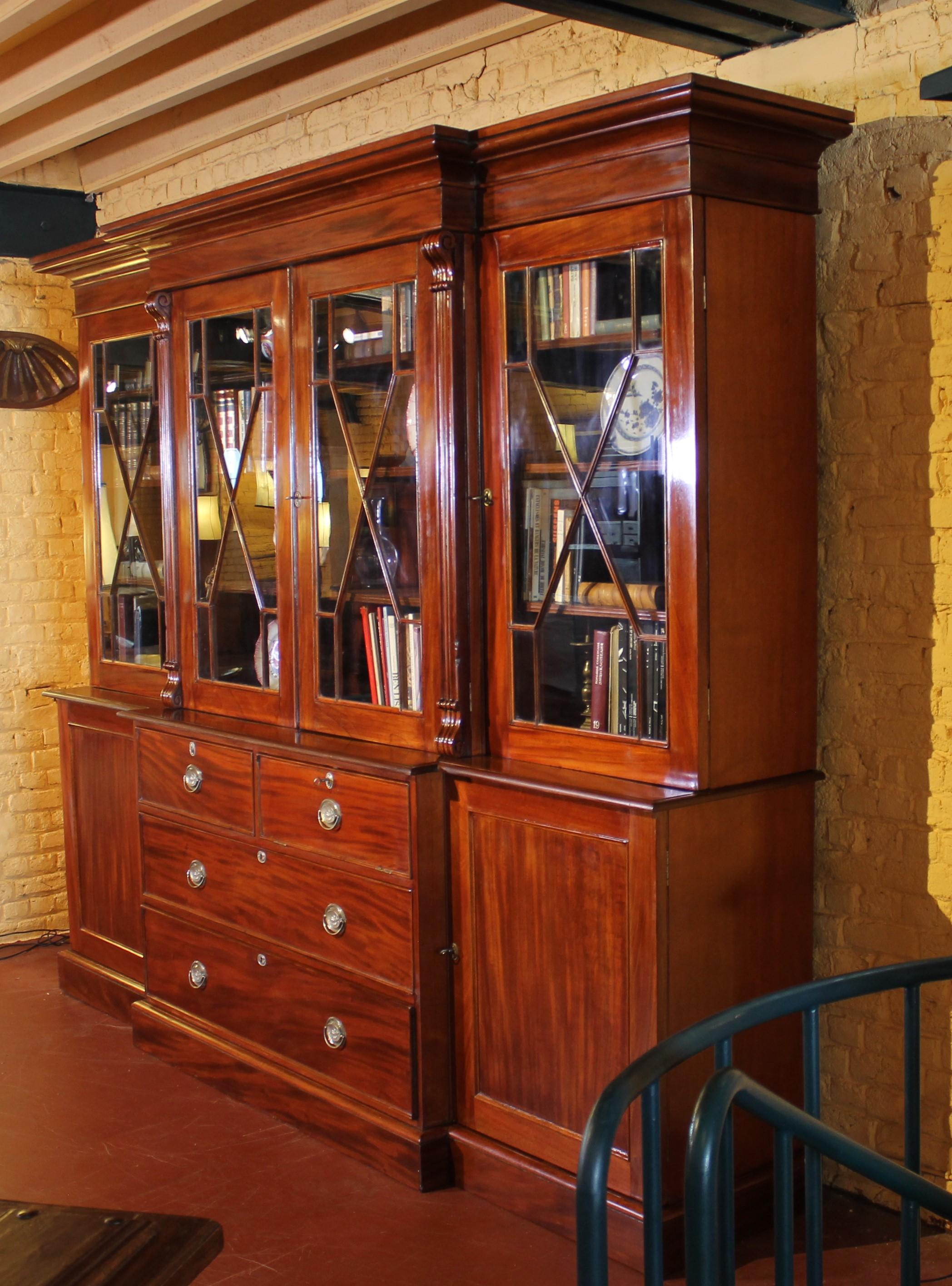 Important Mahogany Library Bookcase From The 19th Century From England For Sale 8