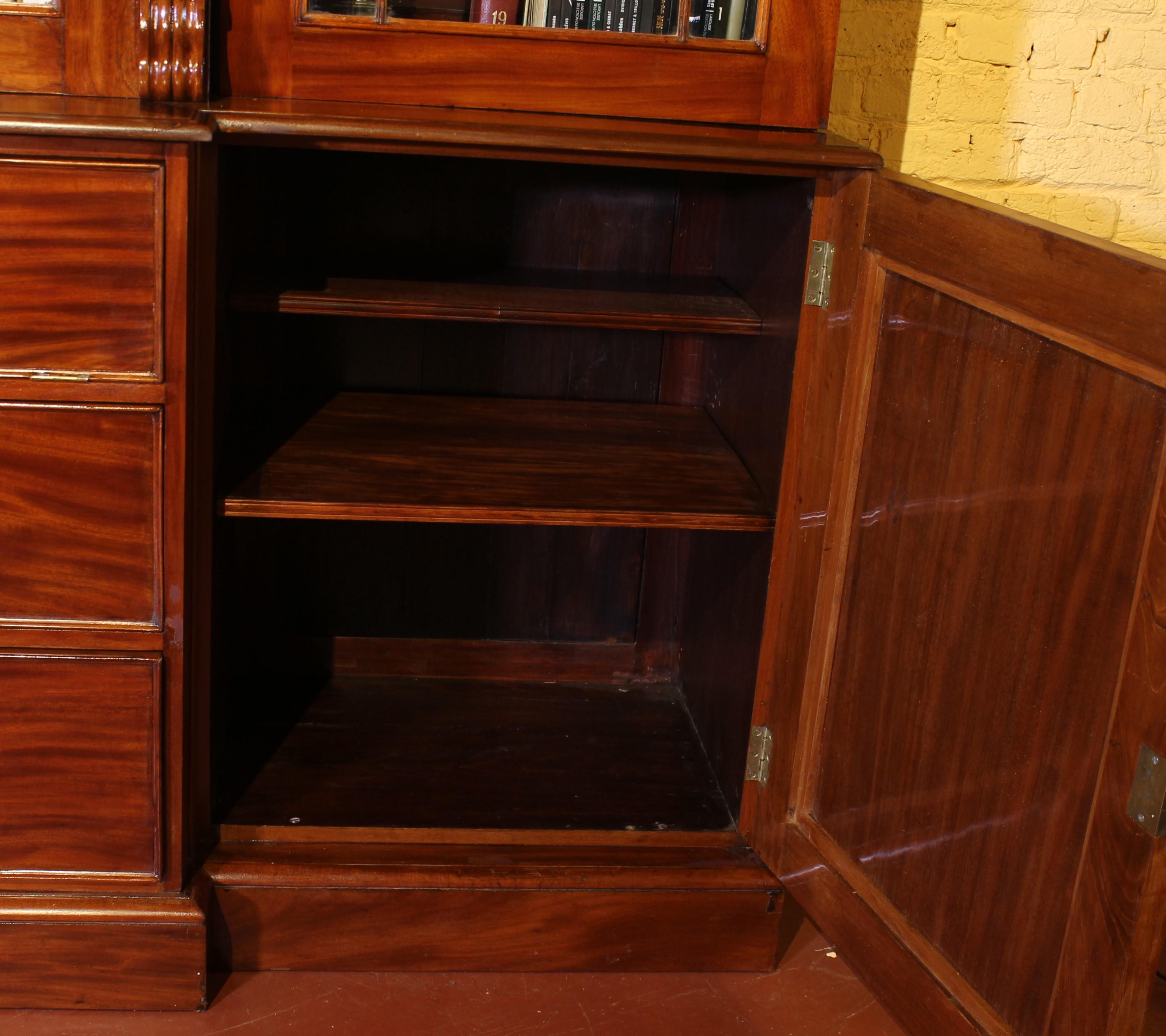 Important Mahogany Library Bookcase From The 19th Century From England For Sale 1