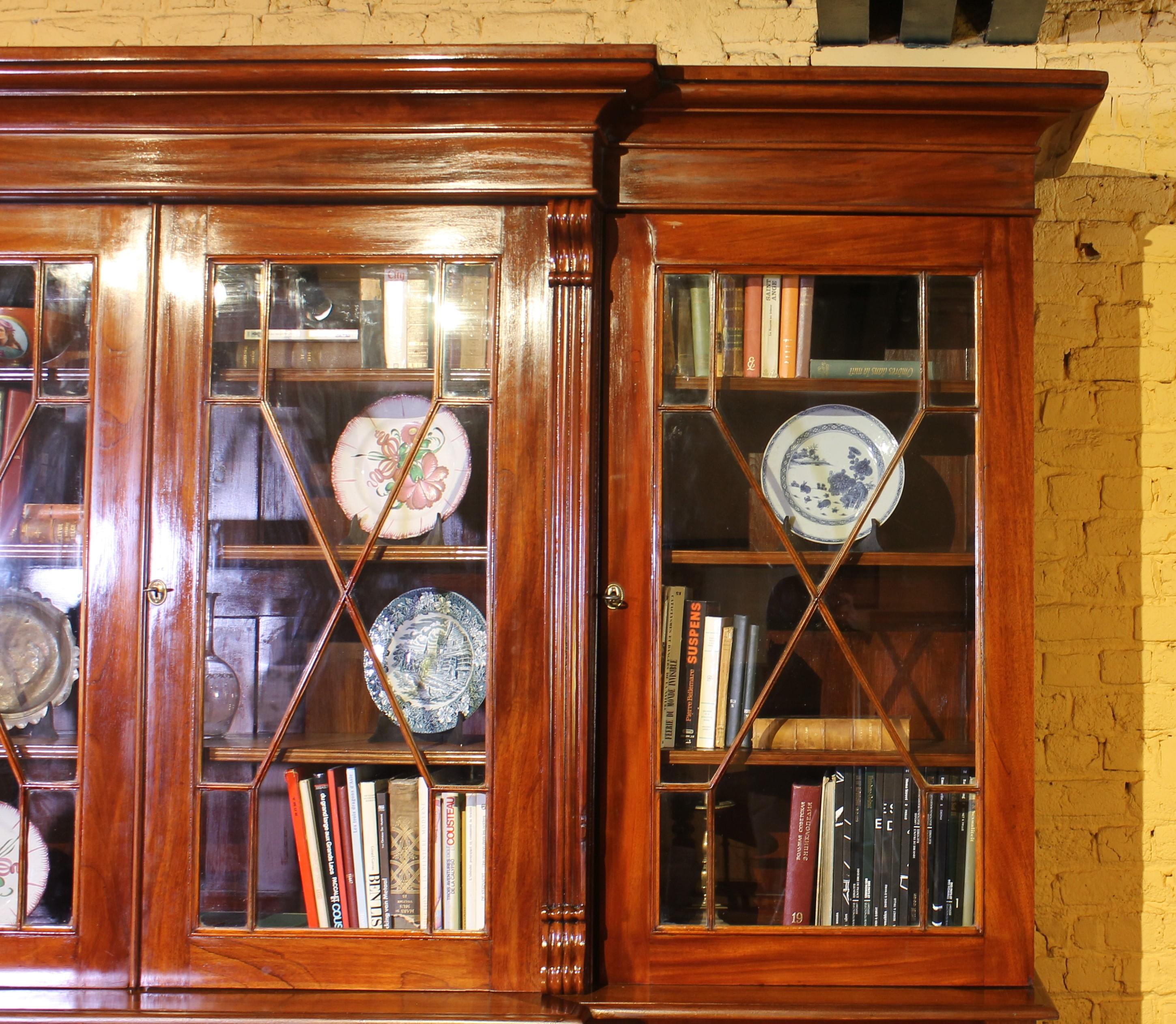 Important Mahogany Library Bookcase From The 19th Century From England For Sale 2