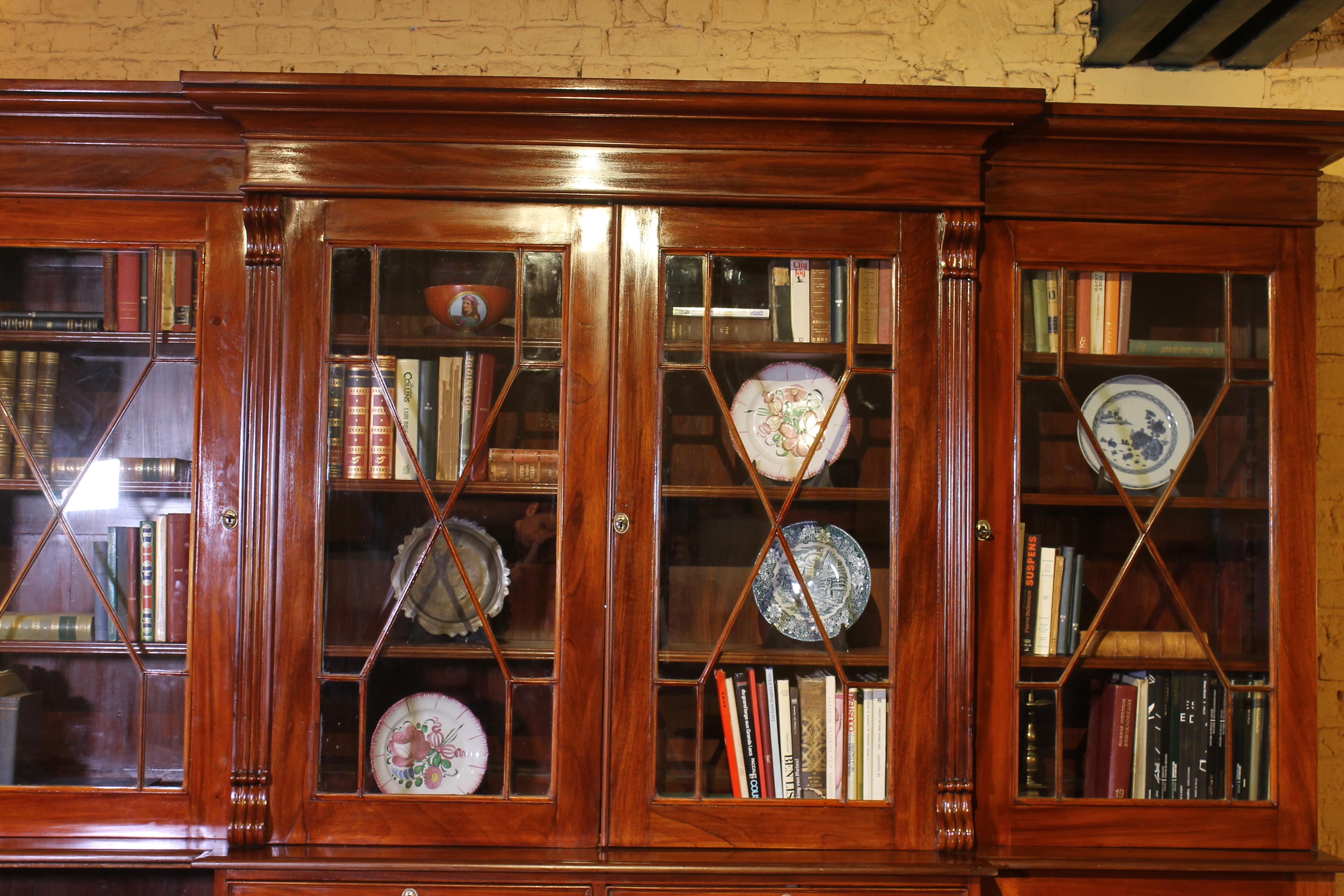 Important Mahogany Library Bookcase From The 19th Century From England For Sale 4