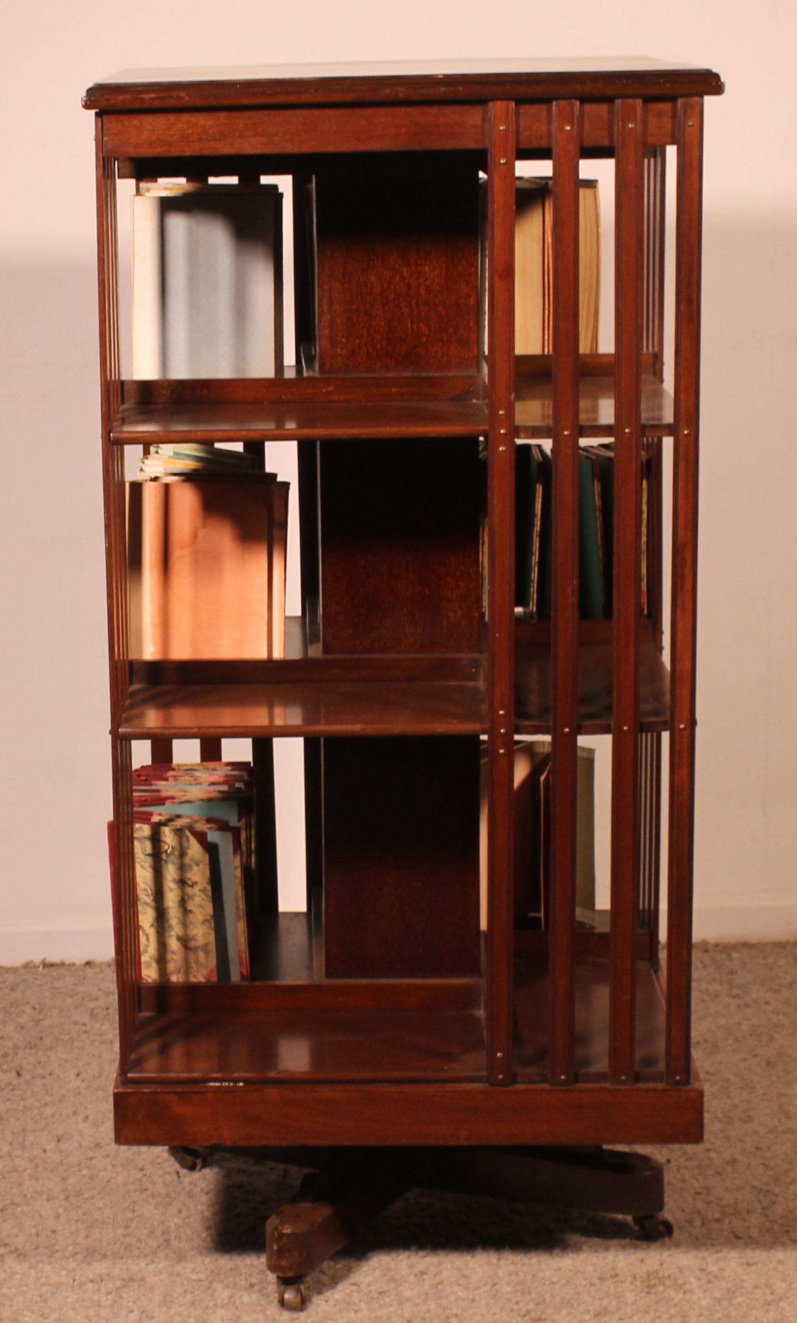 Important Mahogany Revolving Bookcase From The 19th Century For Sale 3