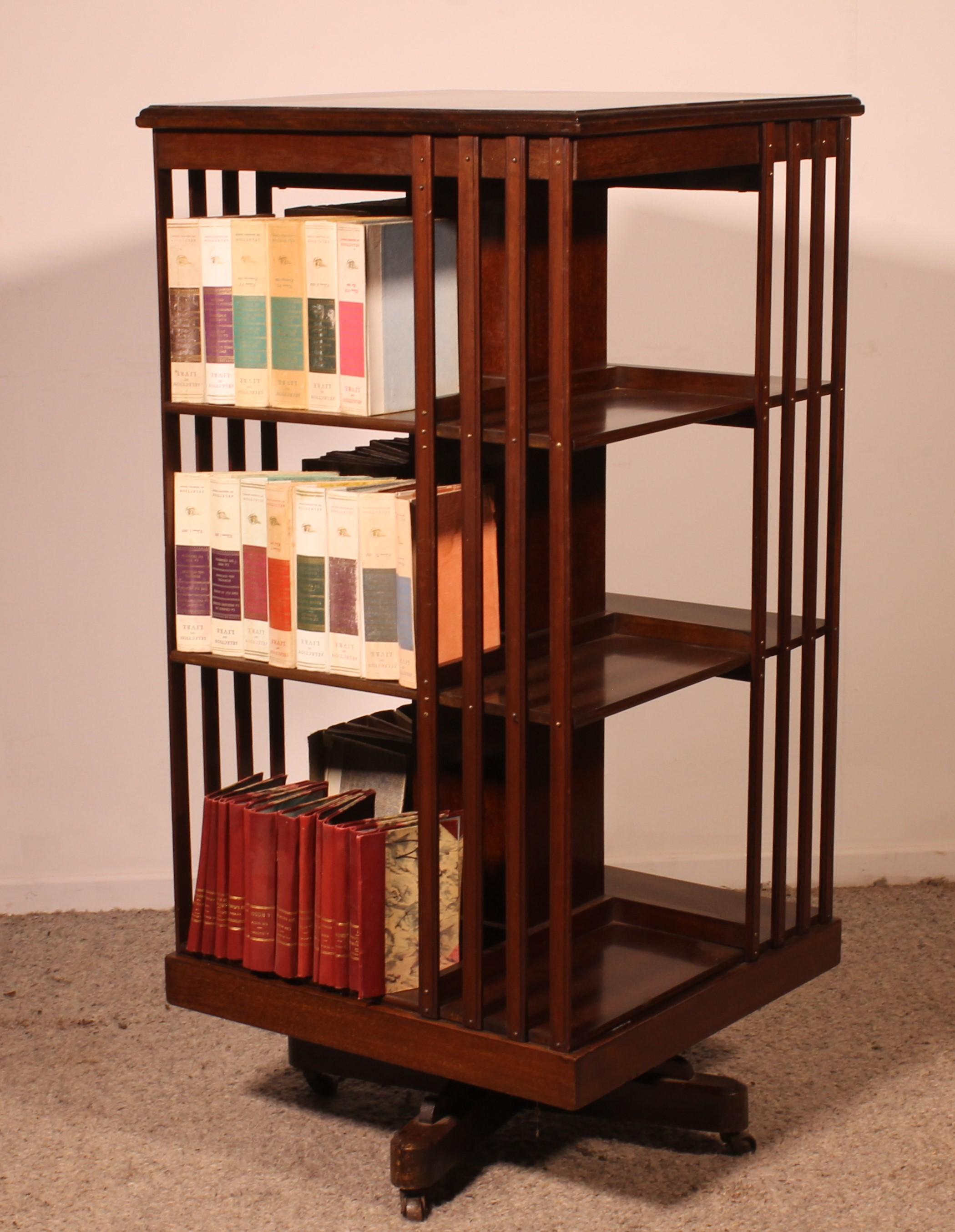 Important Mahogany Revolving Bookcase From The 19th Century For Sale 4
