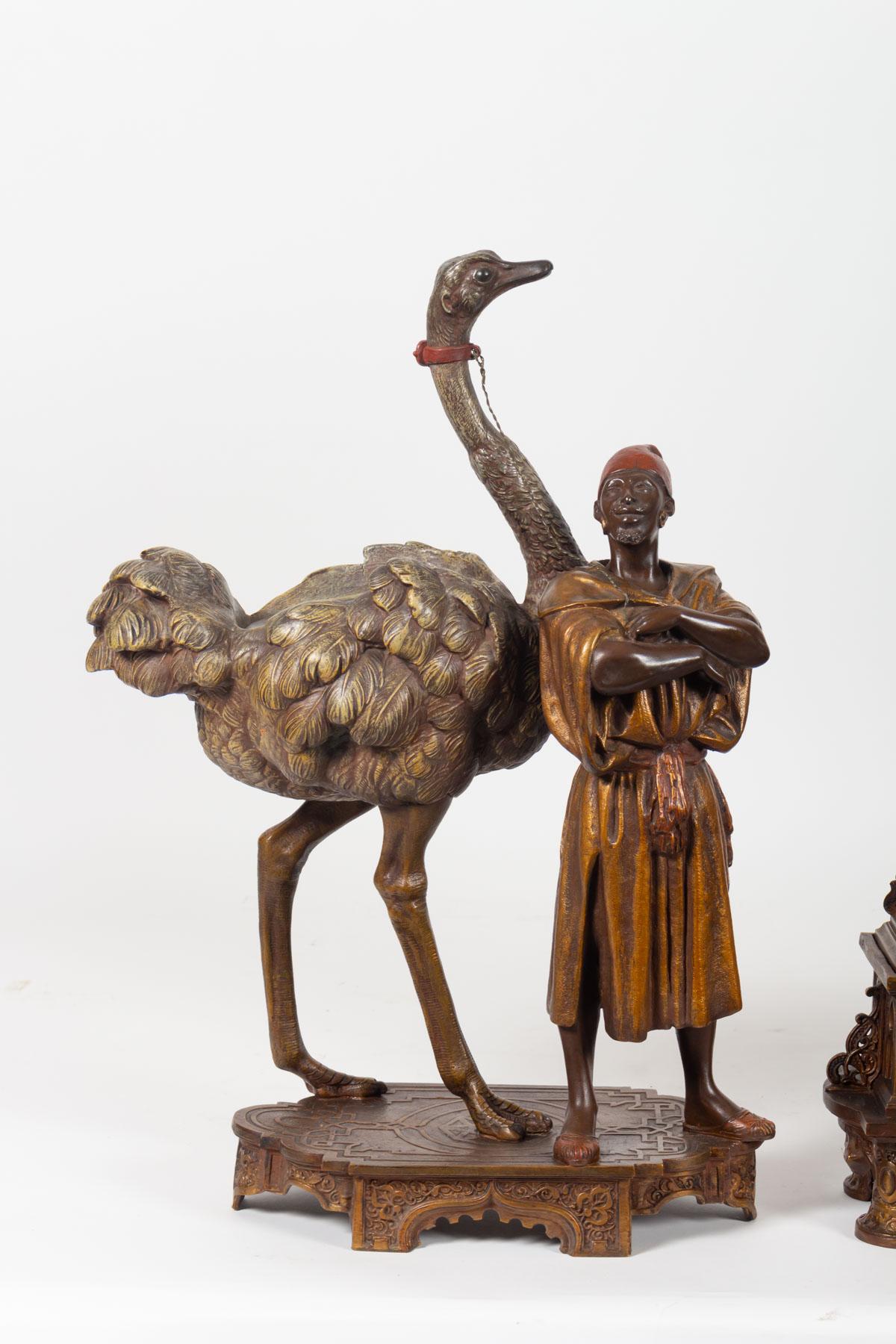 Important ostrich hunters mantel clock, in polychrome rule, Vienna, 19th century

Clock: H 68cm, W 46cm, D 20cm

Candelabra: H 51cm, W 35cm, D 17cm.