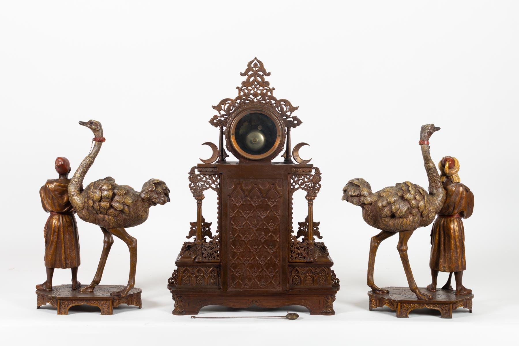 Metal Important Mantel Clock to the Ostrich Hunters, in Polychrome Rule, Vienna