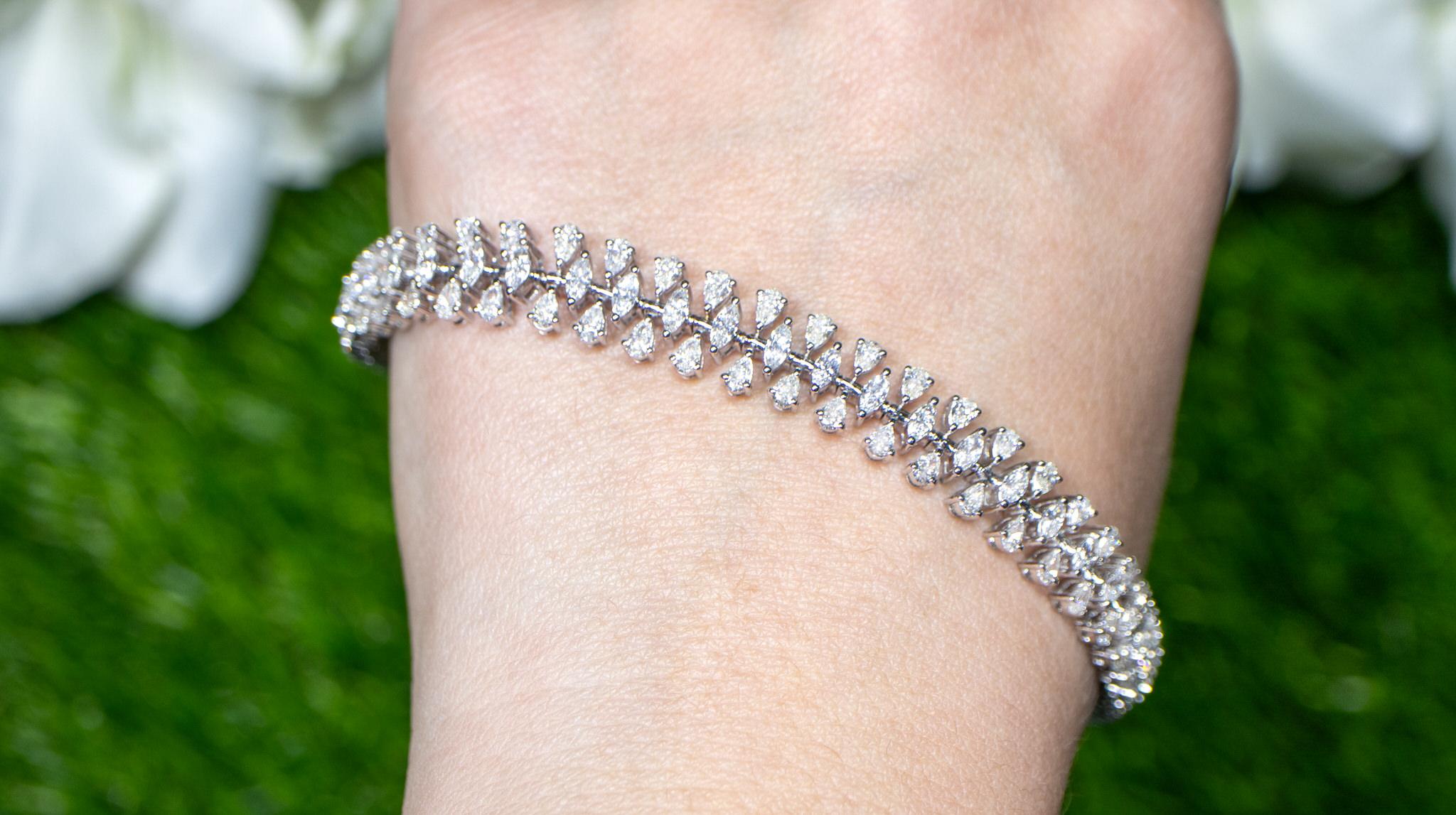 Moderne Important bracelet en or blanc 18 carats avec diamants taille marquise et poire de 6,65 carats en vente