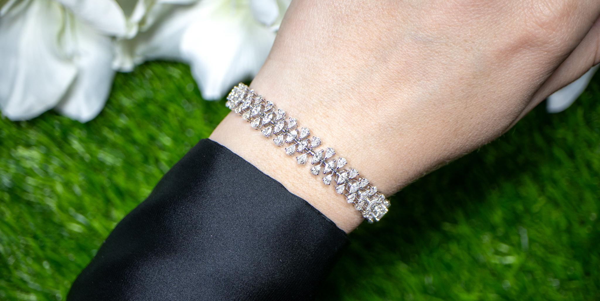 Taille Marquise Important bracelet en or blanc 18 carats avec diamants taille marquise et poire de 6,65 carats en vente