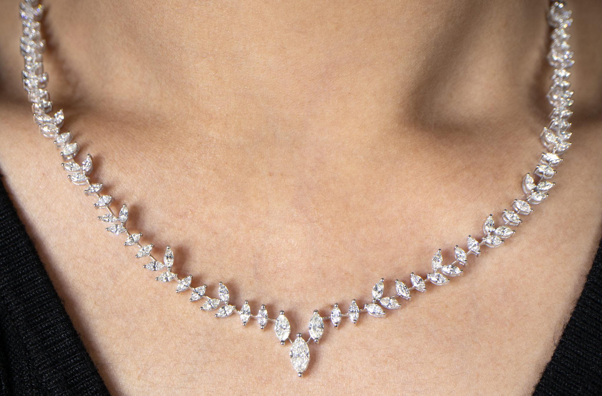 Es kommt mit dem Gemmologischen Gutachten von GIA GG/AJP
Alle Diamanten sind natürlich
Diamanten = 4,50 Karat
Metall: 18K Weißgold
Länge der Halskette: 17 Zoll
Halskette Breite: 0.35 Zoll