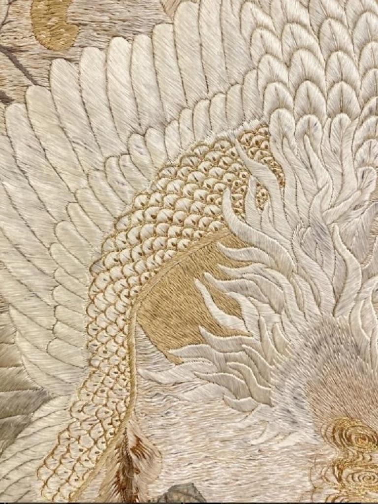 Bestickter japanischer Seidenteppich des 19. Jahrhunderts mit gehämmertem Seidenfaden im Zustand „Gut“ im Angebot in Nova Scotia, NS