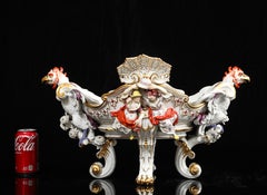 Importante centro de mesa Meissen Chinoiserie con cabezas de gallo, por J.J. Kändler
