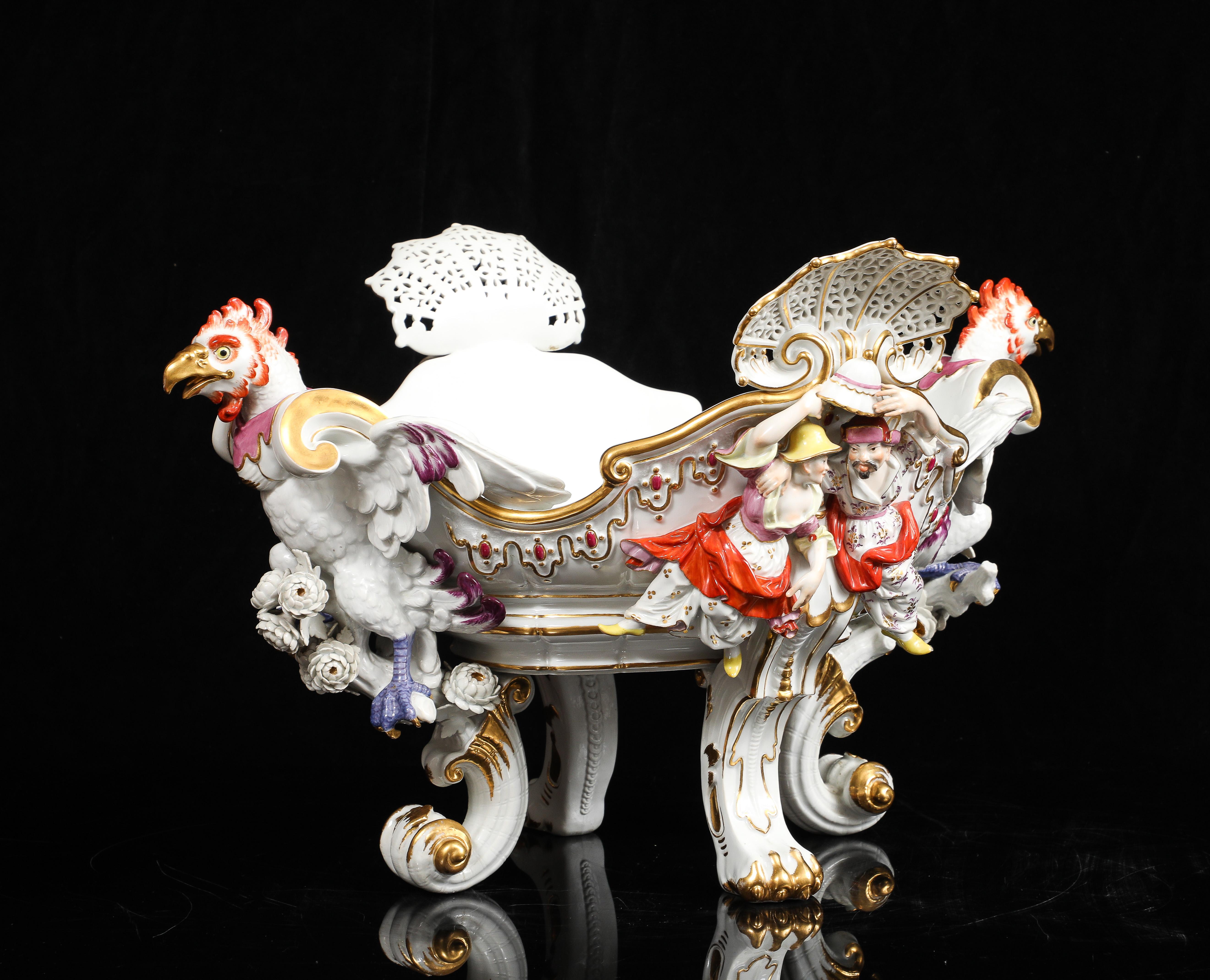Rococo Important centre de table Meissen Chinoiserie avec têtes de coq, par J.J. Kändler en vente