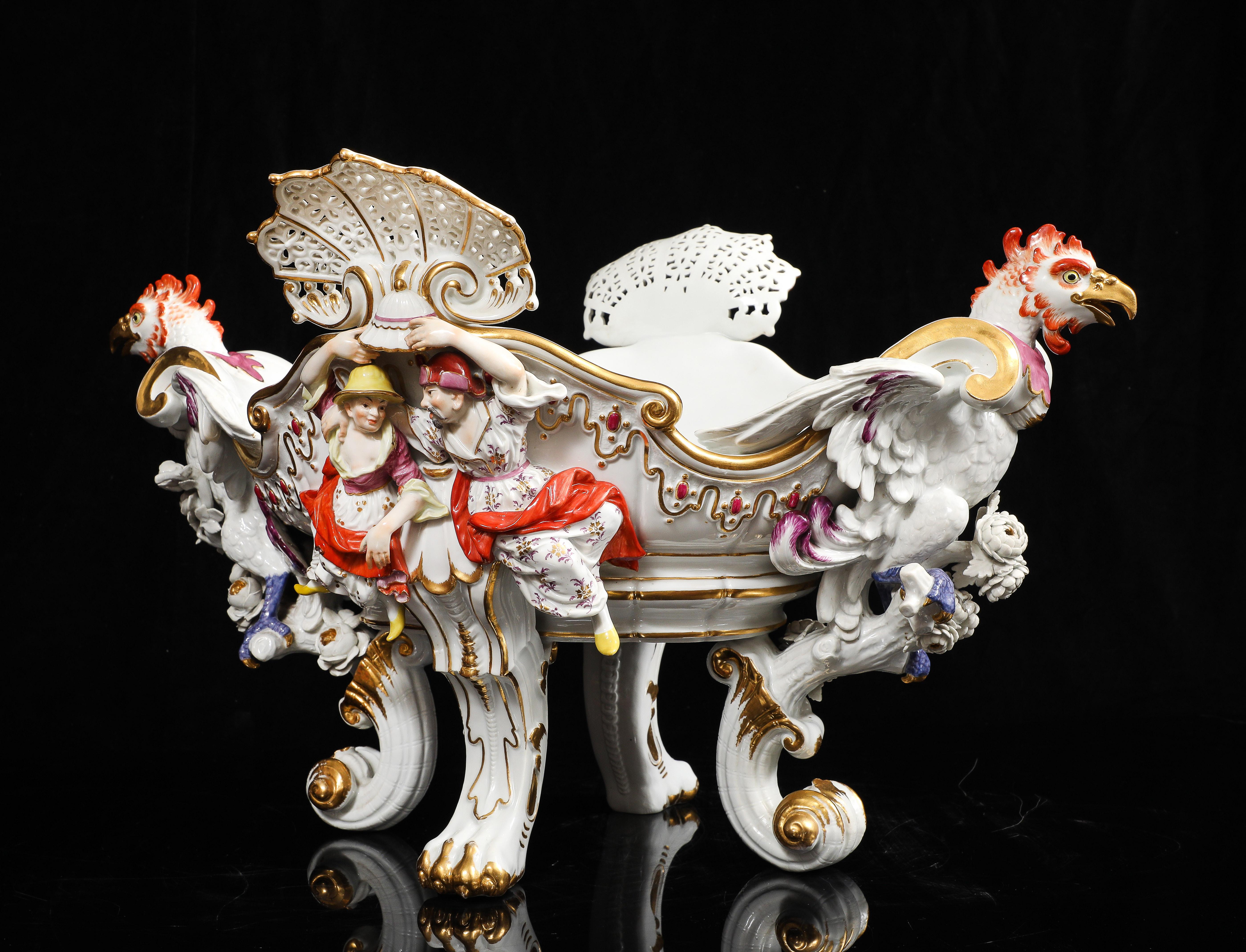 Peint à la main Important centre de table Meissen Chinoiserie avec têtes de coq, par J.J. Kändler en vente