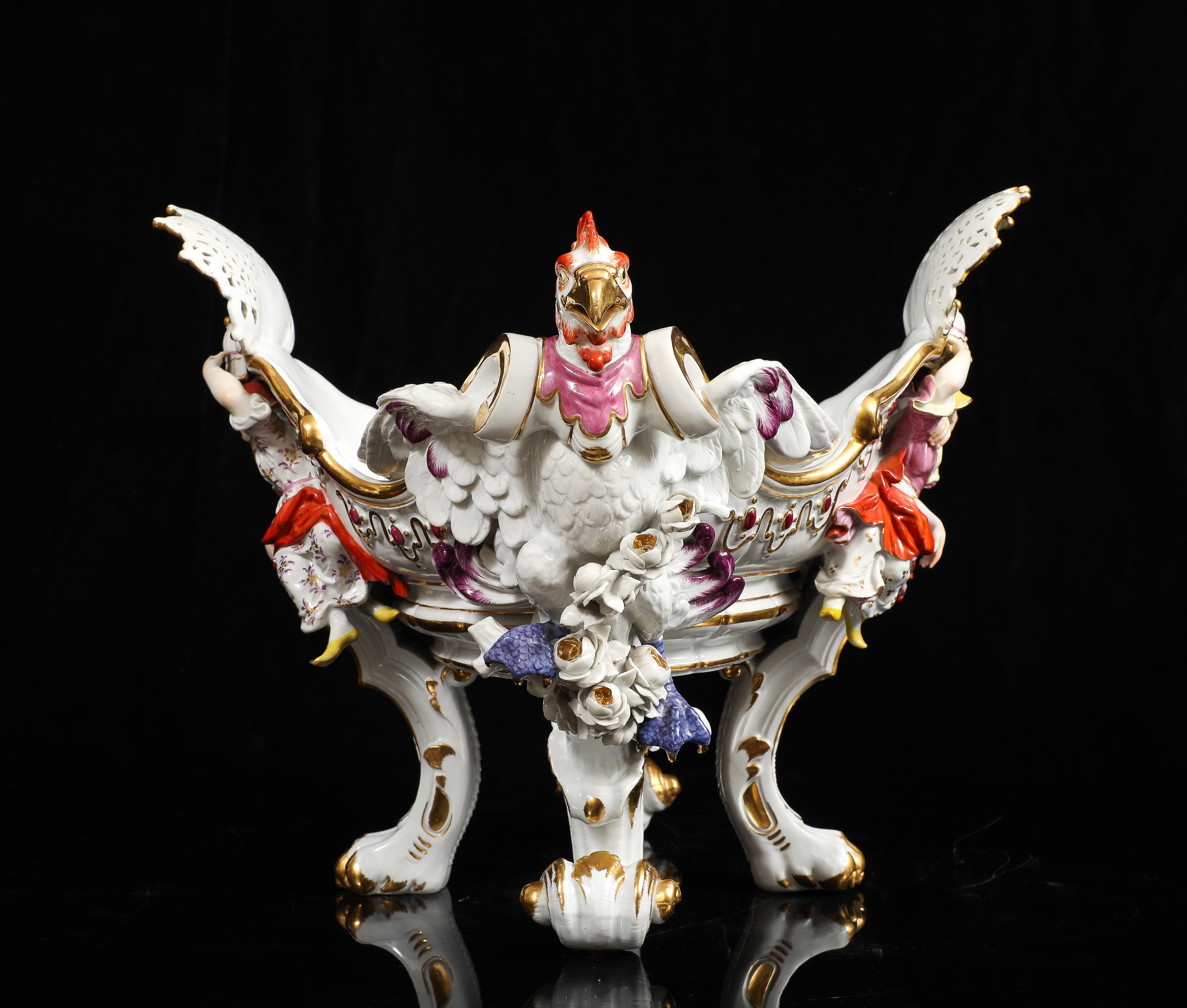 Porcelaine Important centre de table Meissen Chinoiserie avec têtes de coq, par J.J. Kändler en vente