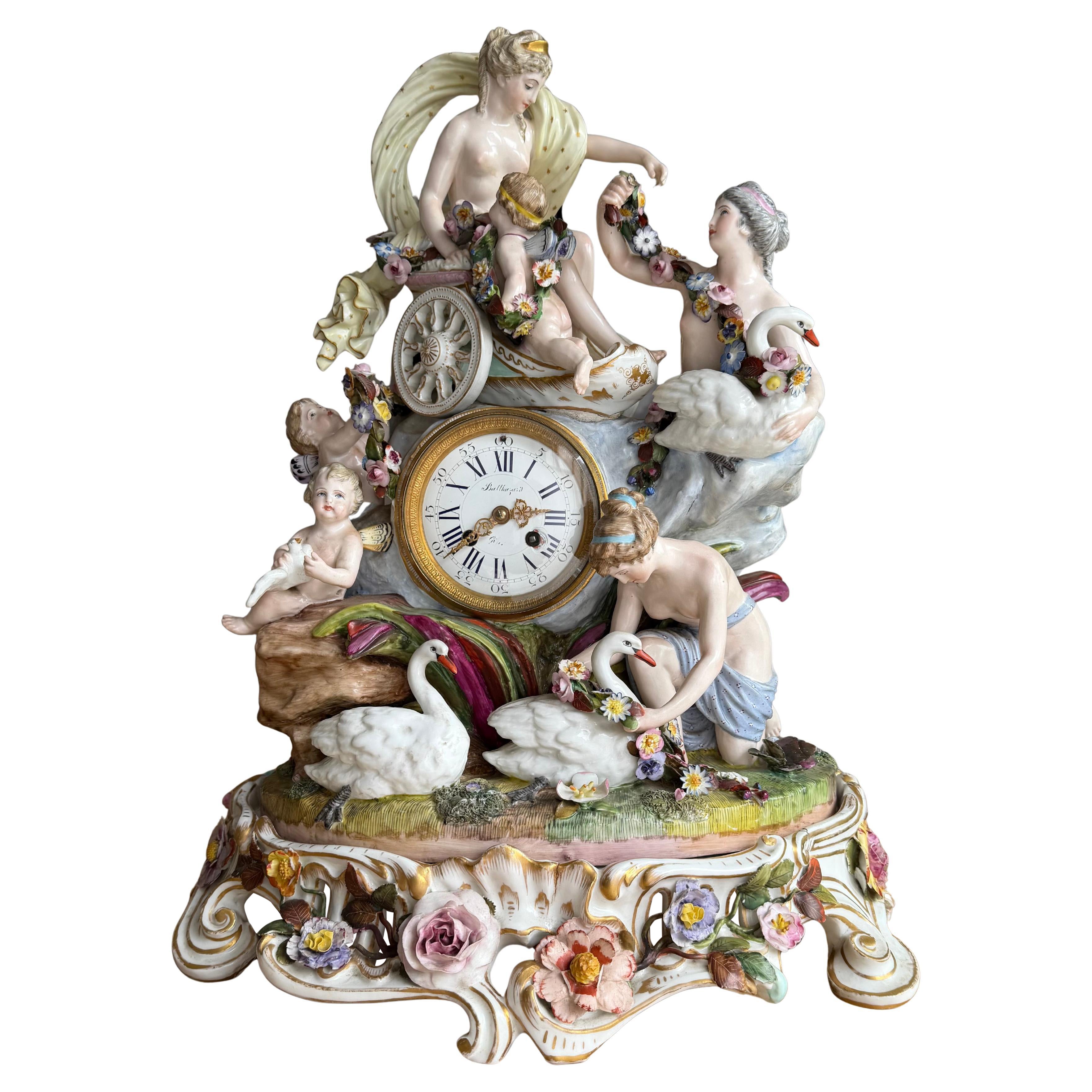 Importante Grupo de Relojes Figurales de Porcelana de Meissen sobre Zócalo Original Marcado