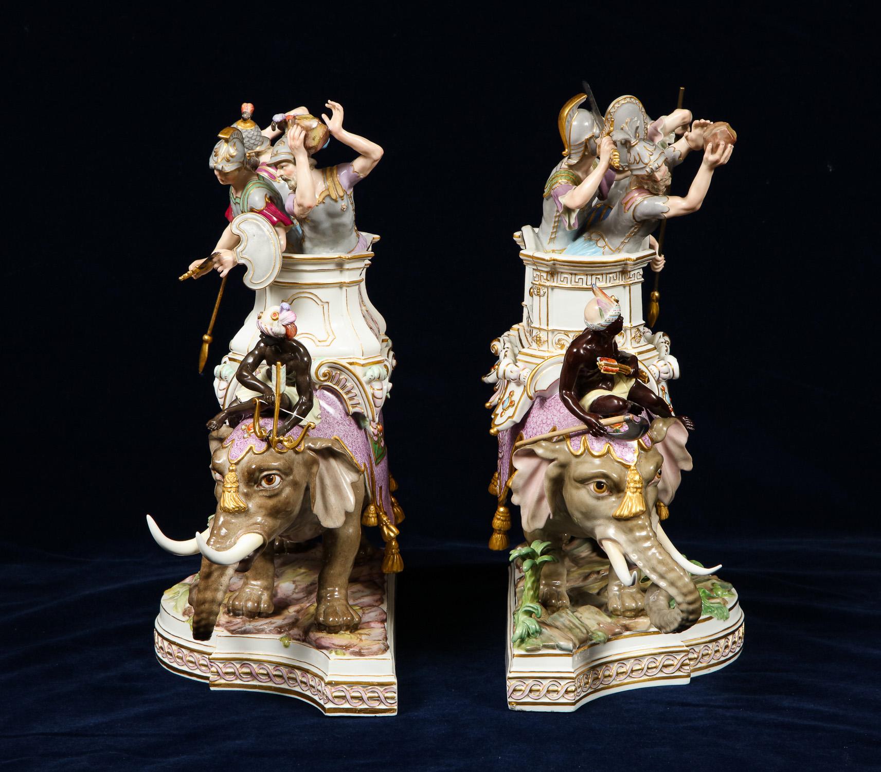 Importants groupes d'éléphants et de soldats caparaçons en porcelaine de Meissen en vente 4