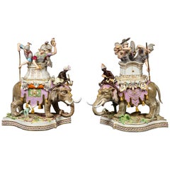Importantes Grupos de Elefantes y Soldados Caparazonados de Meissen Porcelain