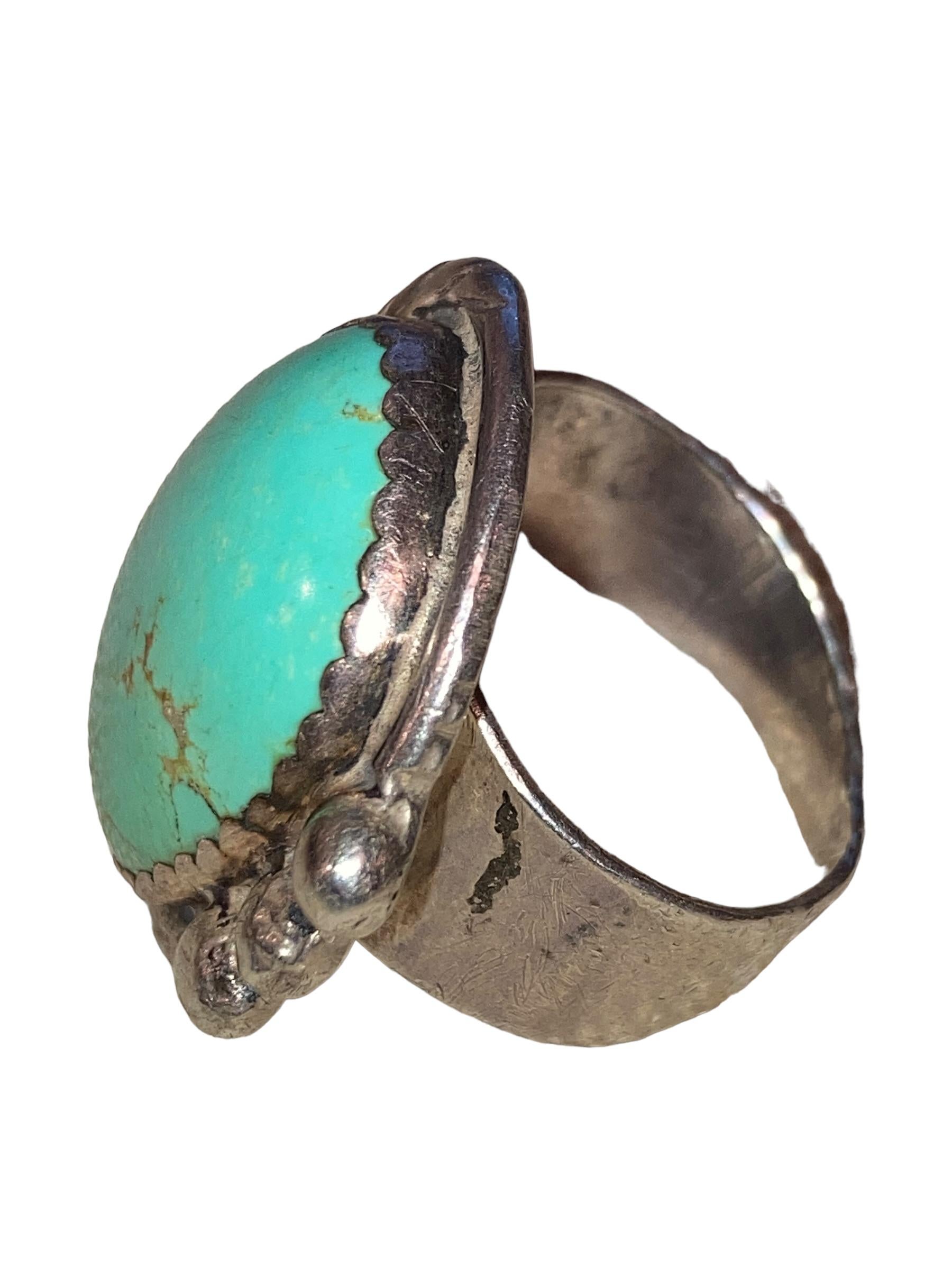 Important Men's Native American Sterling Silver Bird's Eye Turquoise Navajo Ring In Good Condition In San Diego, CA