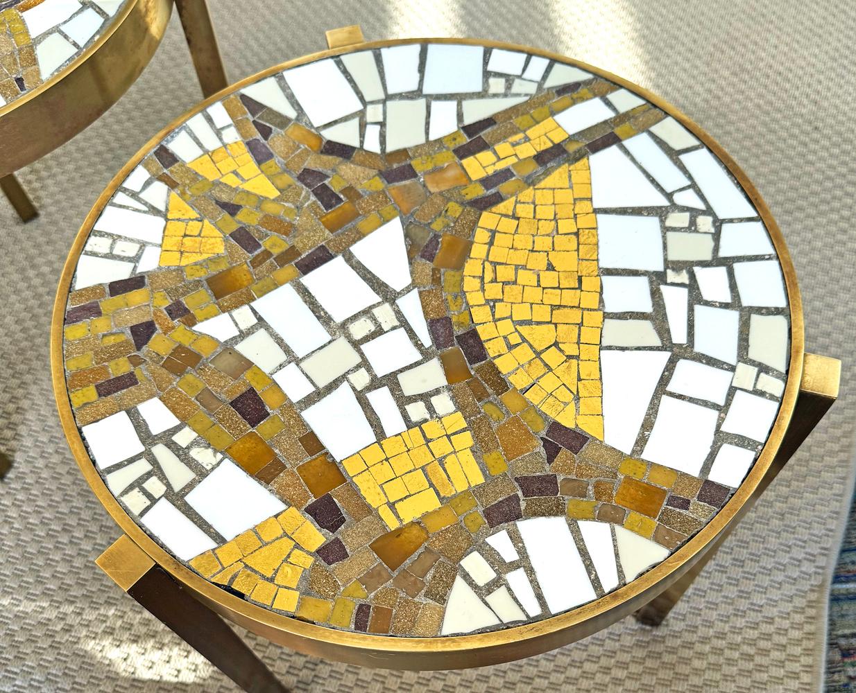 Importantes tables d'appoint en mosaïque du milieu du siècle dernier par Stewart en or et blanc, 1957 Excellent état - En vente à Philadelphia, PA