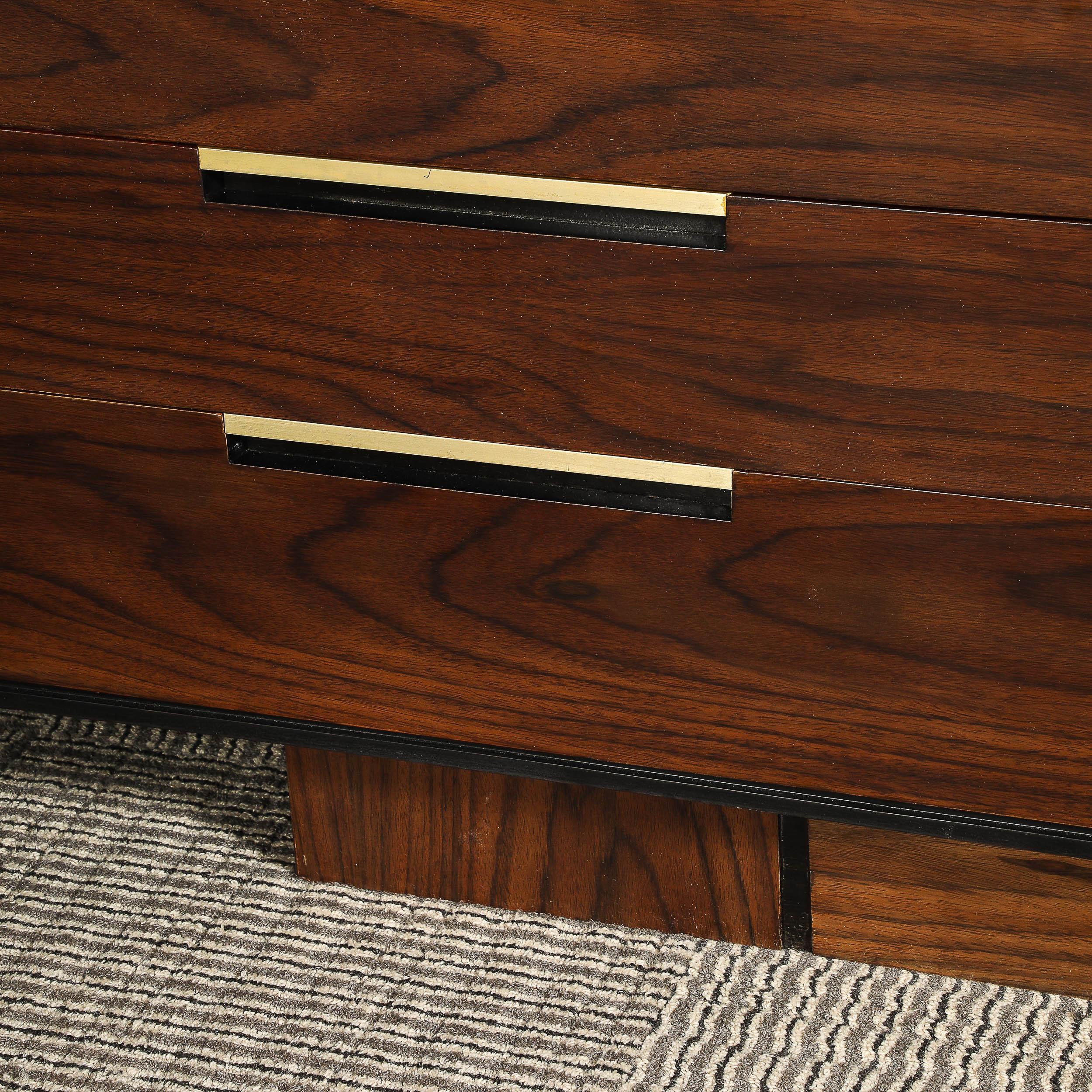 Importante cassettiera in palissandro di metà secolo di Vladimir Kagan con ferramenta in ottone in vendita 3