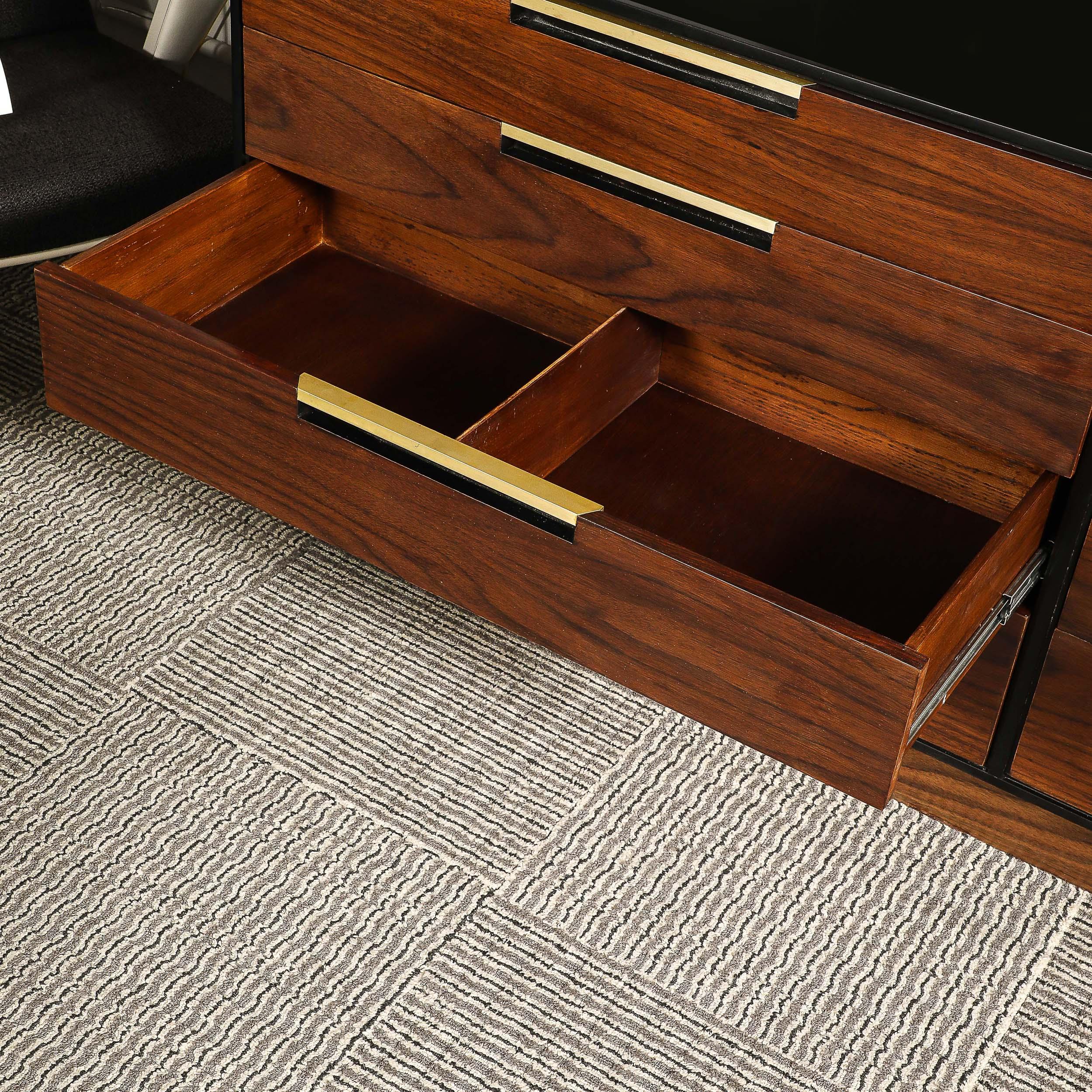 Metà XX secolo Importante cassettiera in palissandro di metà secolo di Vladimir Kagan con ferramenta in ottone in vendita