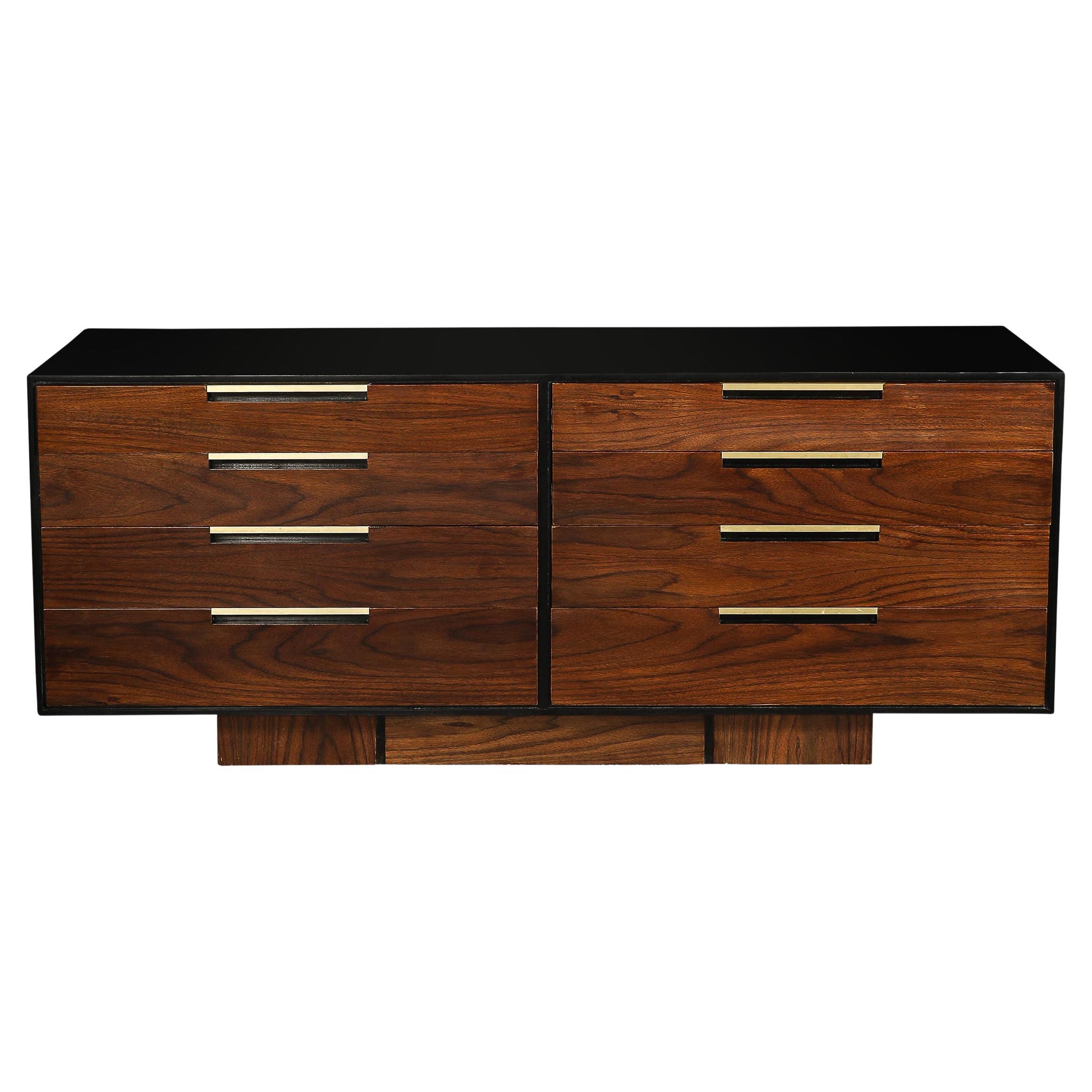 Importante cassettiera in palissandro di metà secolo di Vladimir Kagan con ferramenta in ottone