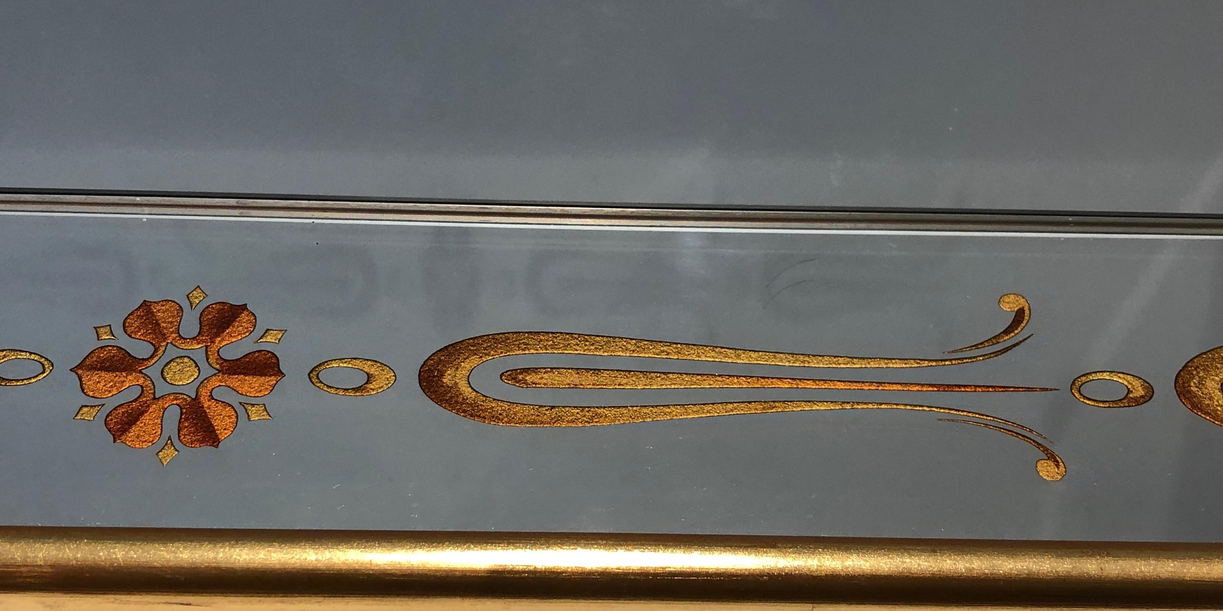 Importante specchio inciso con decorazioni in oro e rosso. Lavoro francese. Circa 1970 in vendita 9