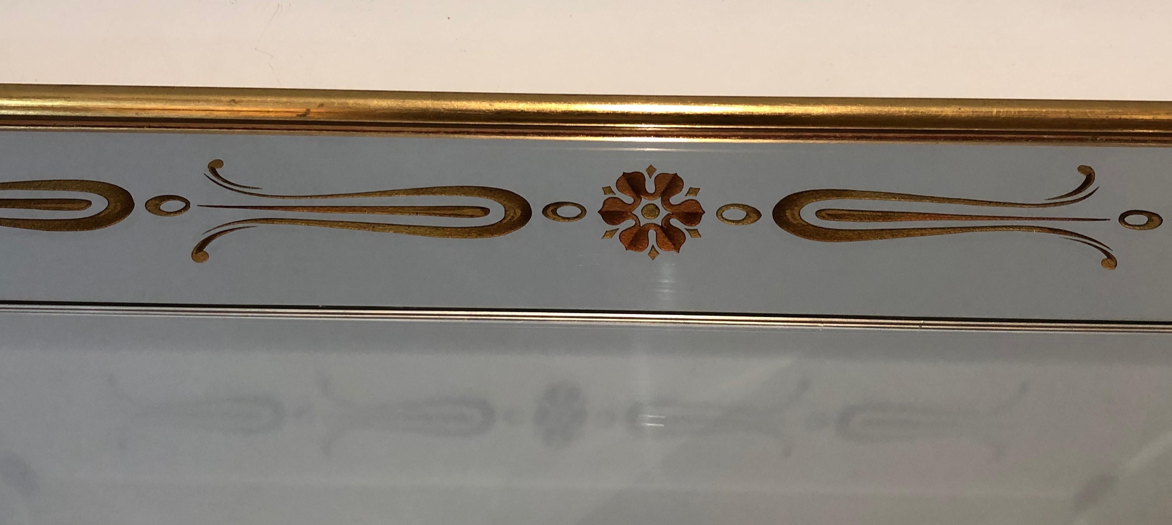 Mid-Century moderno Importante specchio inciso con decorazioni in oro e rosso. Lavoro francese. Circa 1970 in vendita