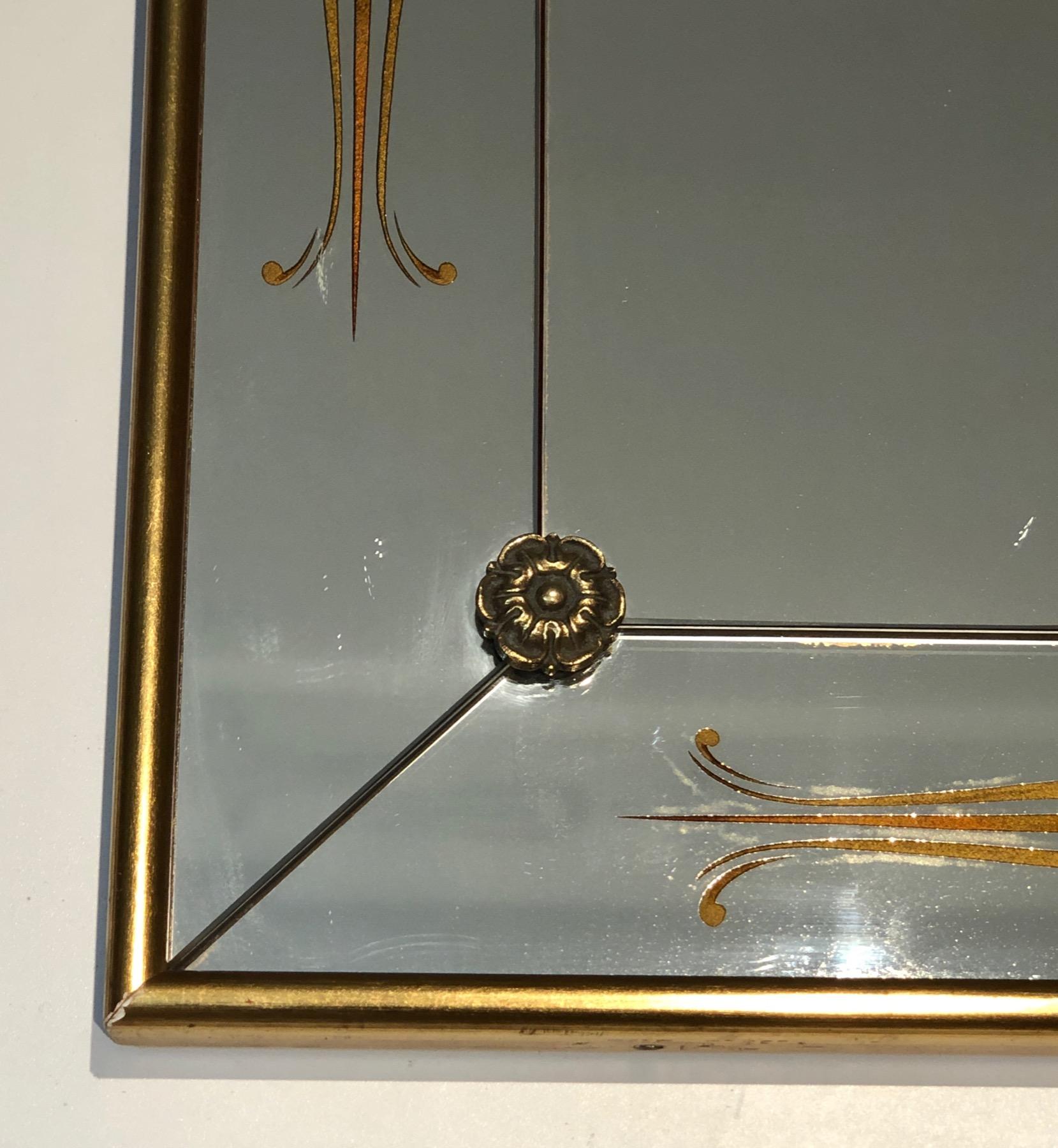 Importante specchio inciso con decorazioni in oro e rosso. Lavoro francese. Circa 1970 in vendita 1