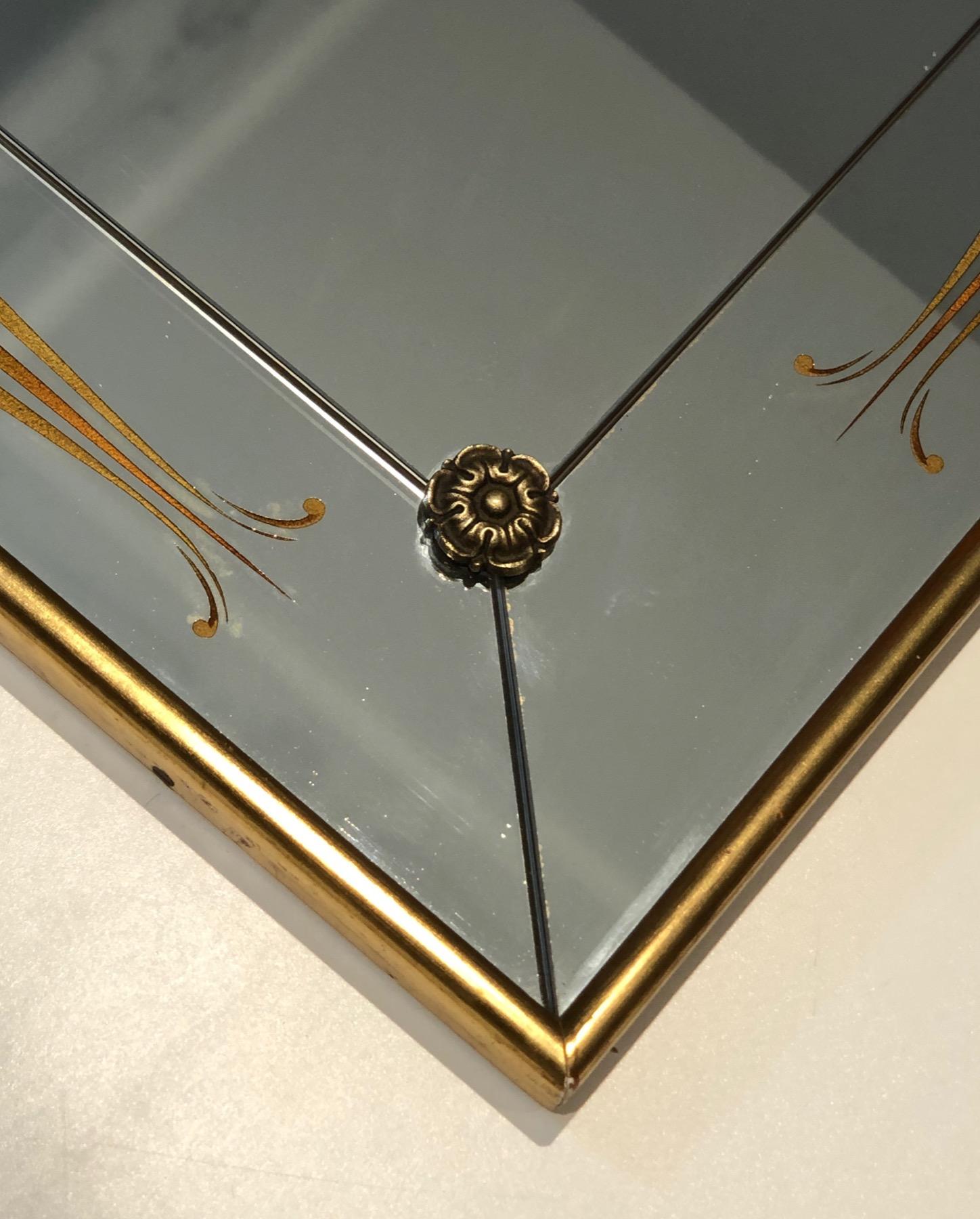Importante specchio inciso con decorazioni in oro e rosso. Lavoro francese. Circa 1970 in vendita 2