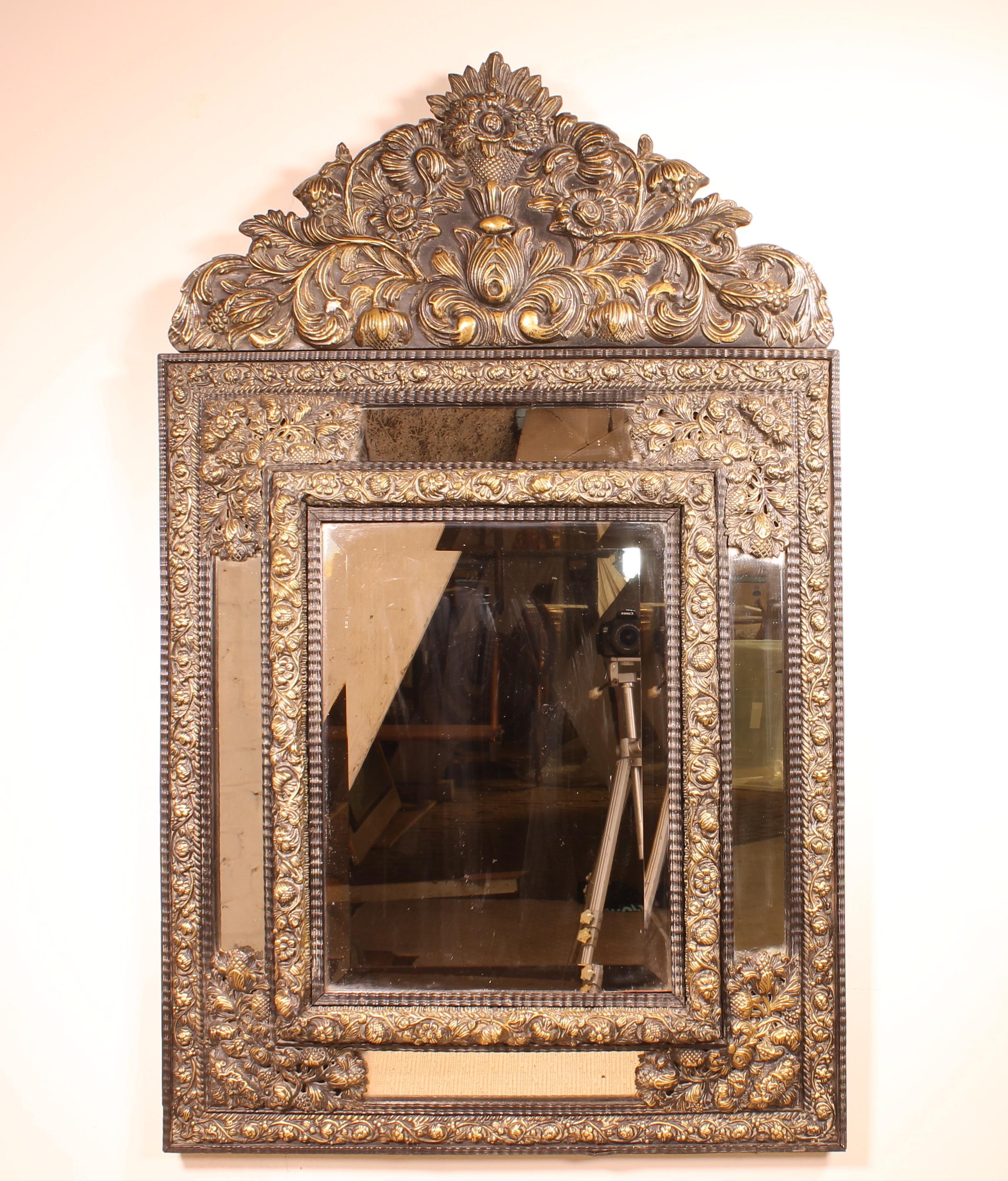 Wichtiger Spiegel aus Messing aus den Niederlanden des 19. Jahrhunderts (Louis XVI.) im Angebot